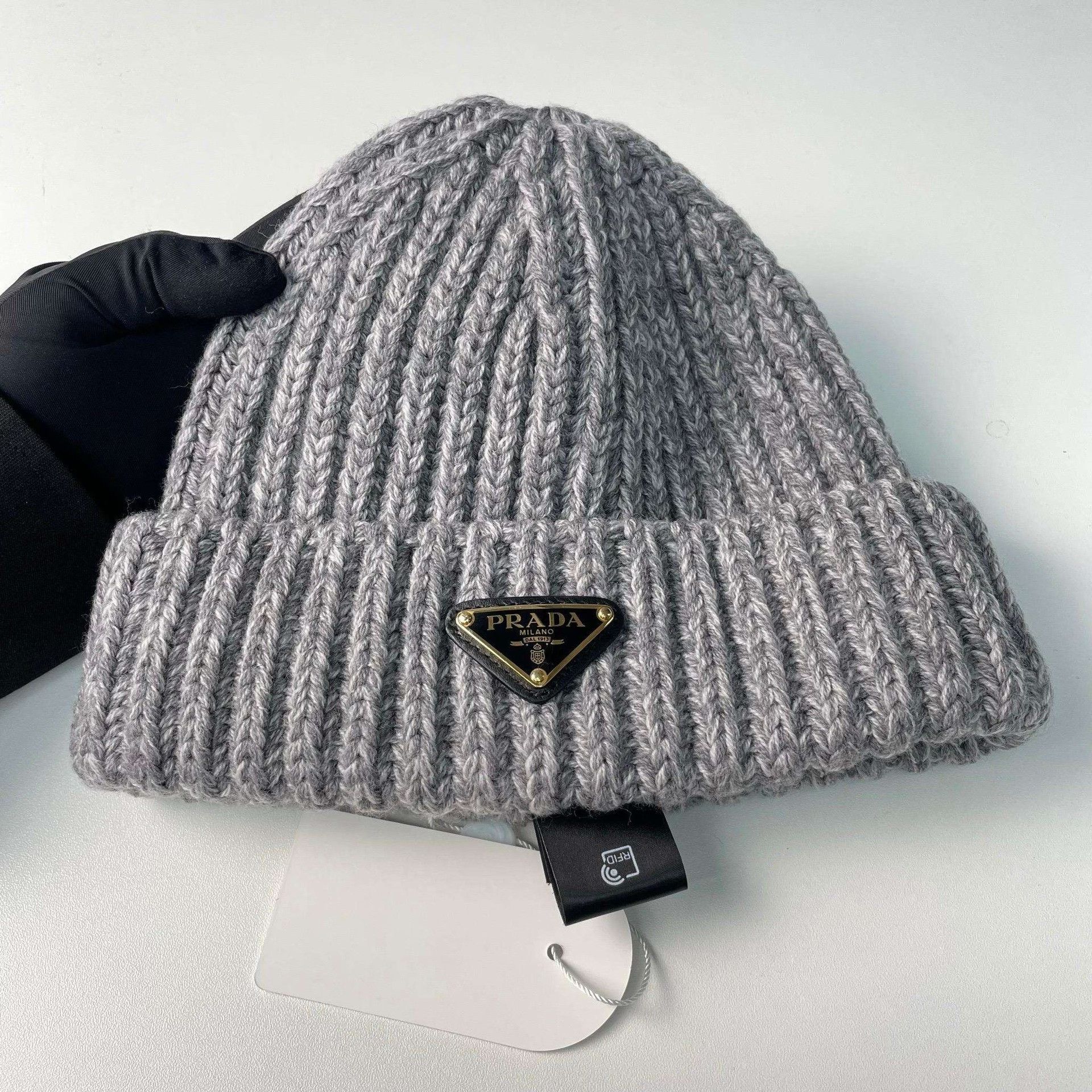 美品 00s PRADA SPORTS WOOL LOGO BEANIE Prada Prada Sport 00s Beanie Wool Hat Red Label Logo | Grailed