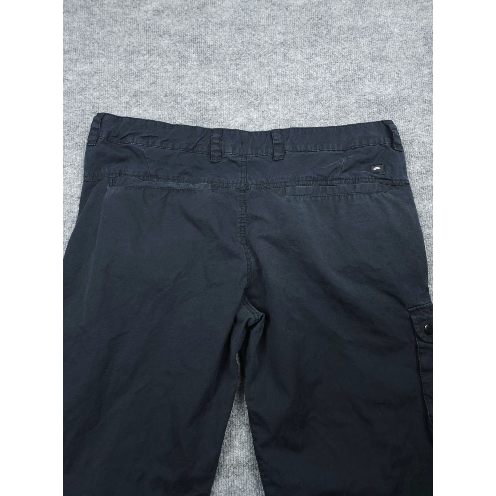 Nike Nike Cargo Pants Mens 34 Pants Black 100% Cotton Zip Pocket Wide Leg Logo Embroidered Straight Inseam 32 Casual Travel Nike Heritage Regular Men Size US 34 / EU 50 - 4 Thumbnail