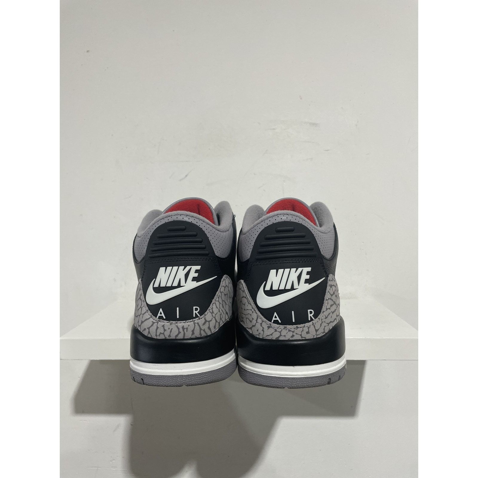 Nike JORDAN 3 RETRO OG BLACK CEMENT (2024) SIZE 11.5 PREOWNED Size US 11.5 / EU 44-45 - 2 Thumbnail