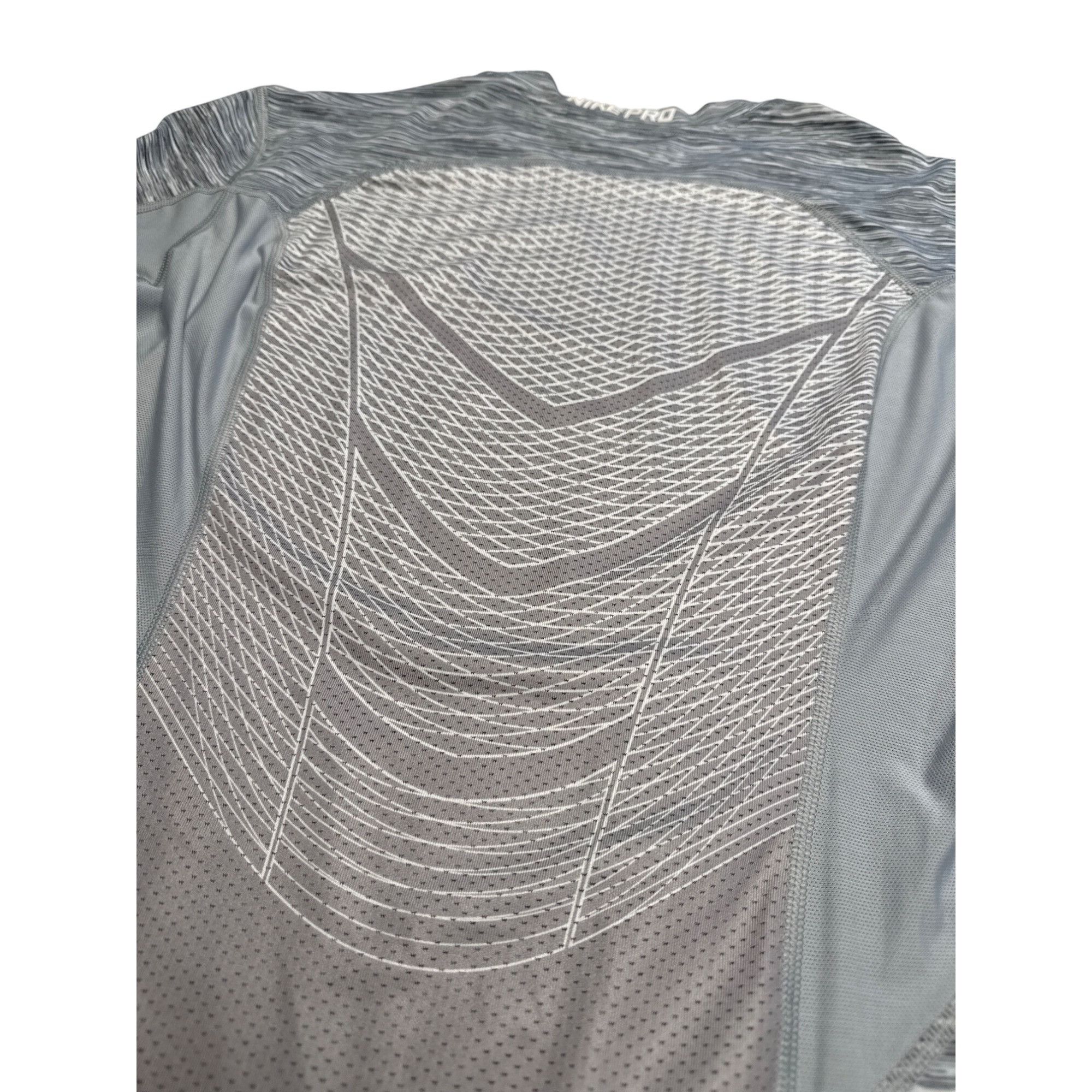 Nike Nike Pro Mens gray Fitted Short Sleeve Training T Shirt Lar Size US L / EU 52-54 / 3 - 6 Thumbnail