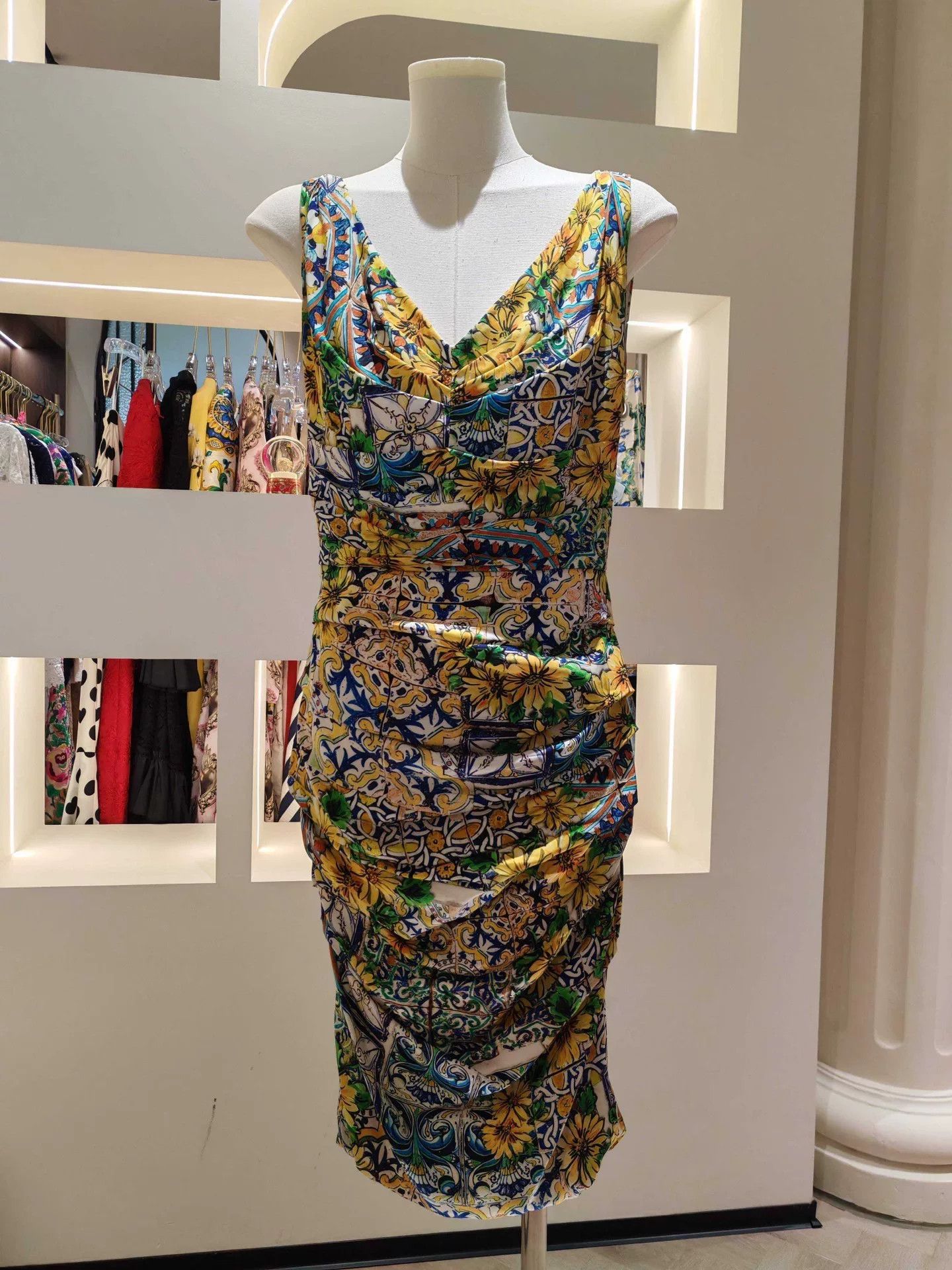 Dolce & Gabbana Dolce & Gabbana Floral Slim Dress Size S / US 4 / IT 40 - 1 Thumbnail