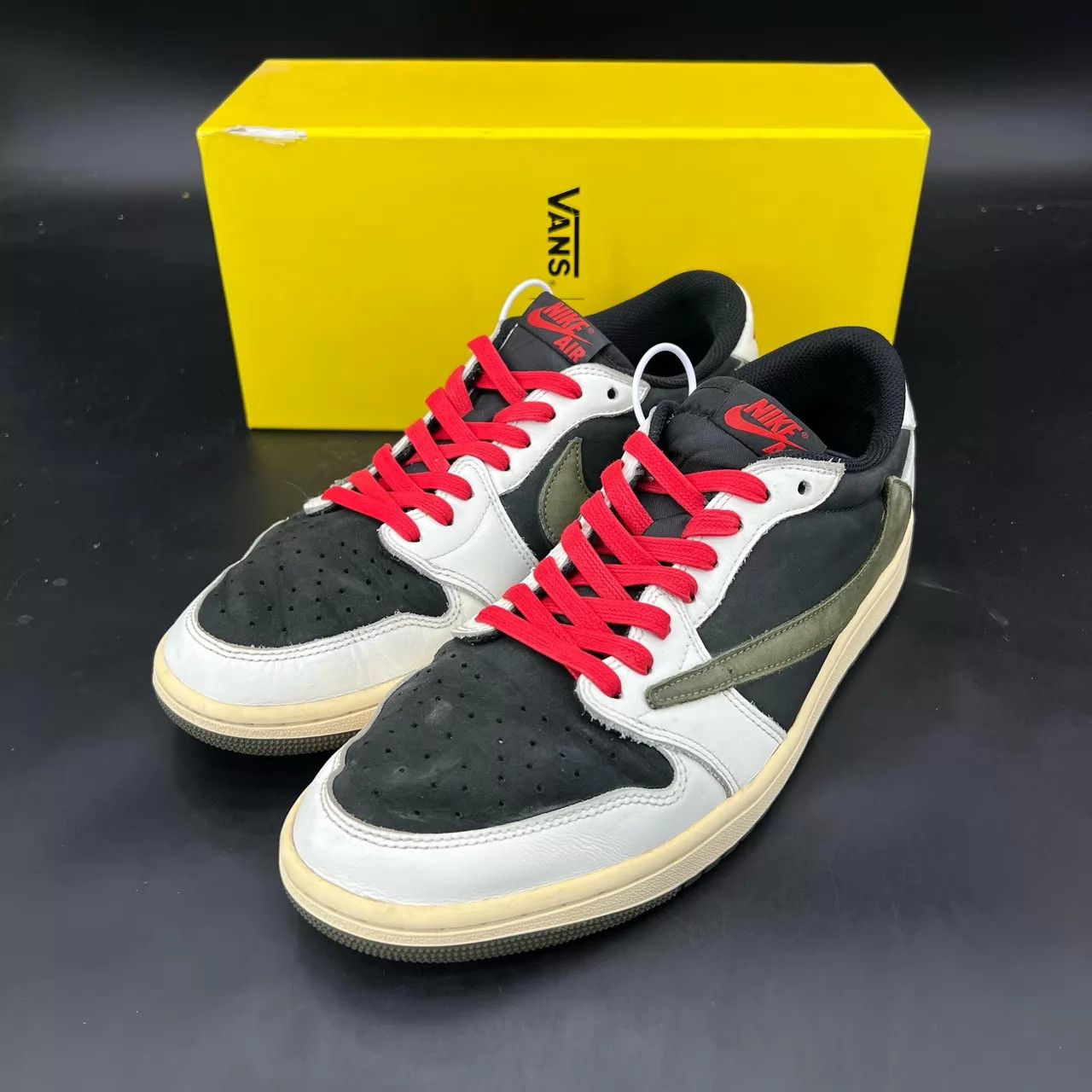 Travis Scott TS x AJ1 Low Olive 5.0 (44.5) Size US 11.5 / EU 44-45 - 1 Thumbnail