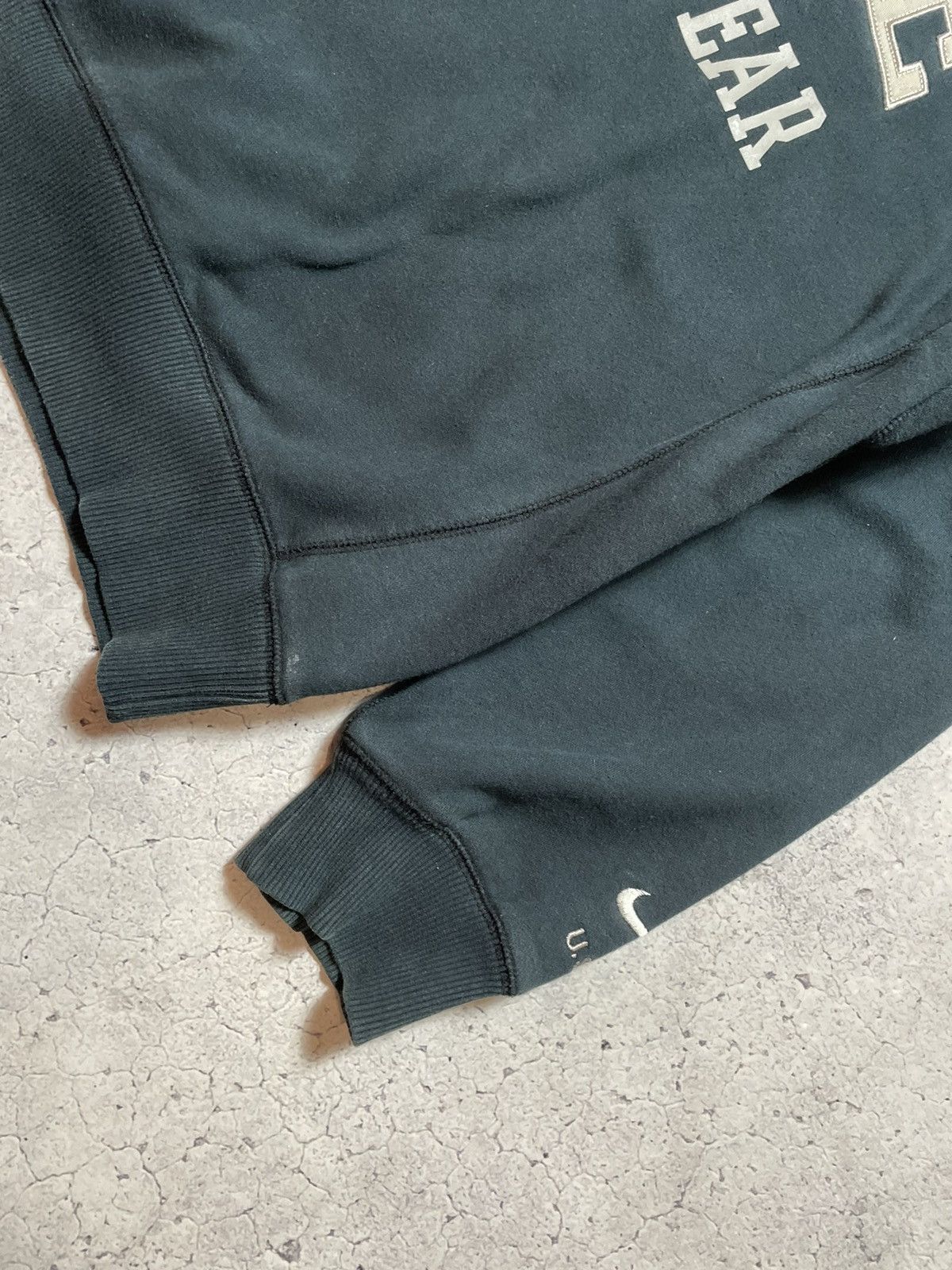 Nike Vintage Nike Sportswear USA Y2K Big Logo Swoosh Sweatshirt Size US XL / EU 56 / 4 - 4 Thumbnail