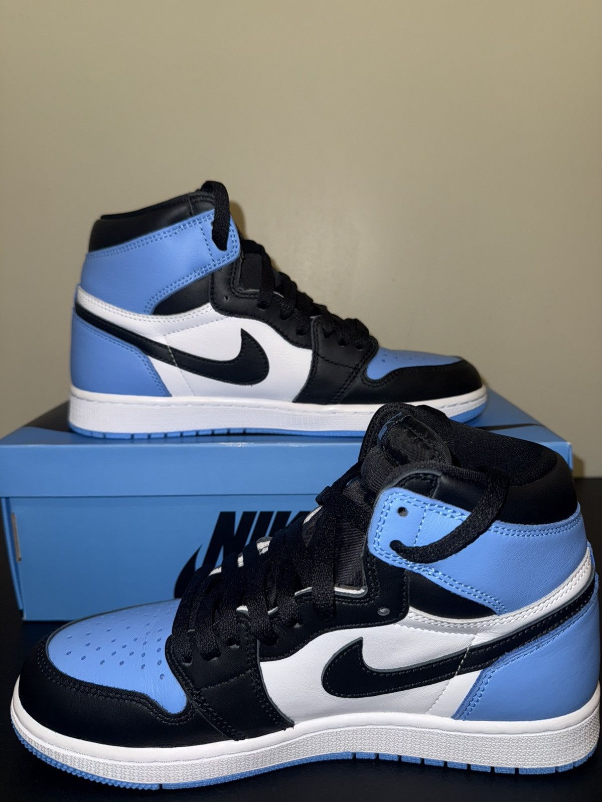 Nike Air Jordan 1 High OG University Blue Size US 8.5 / EU 41-42 - 10 Thumbnail