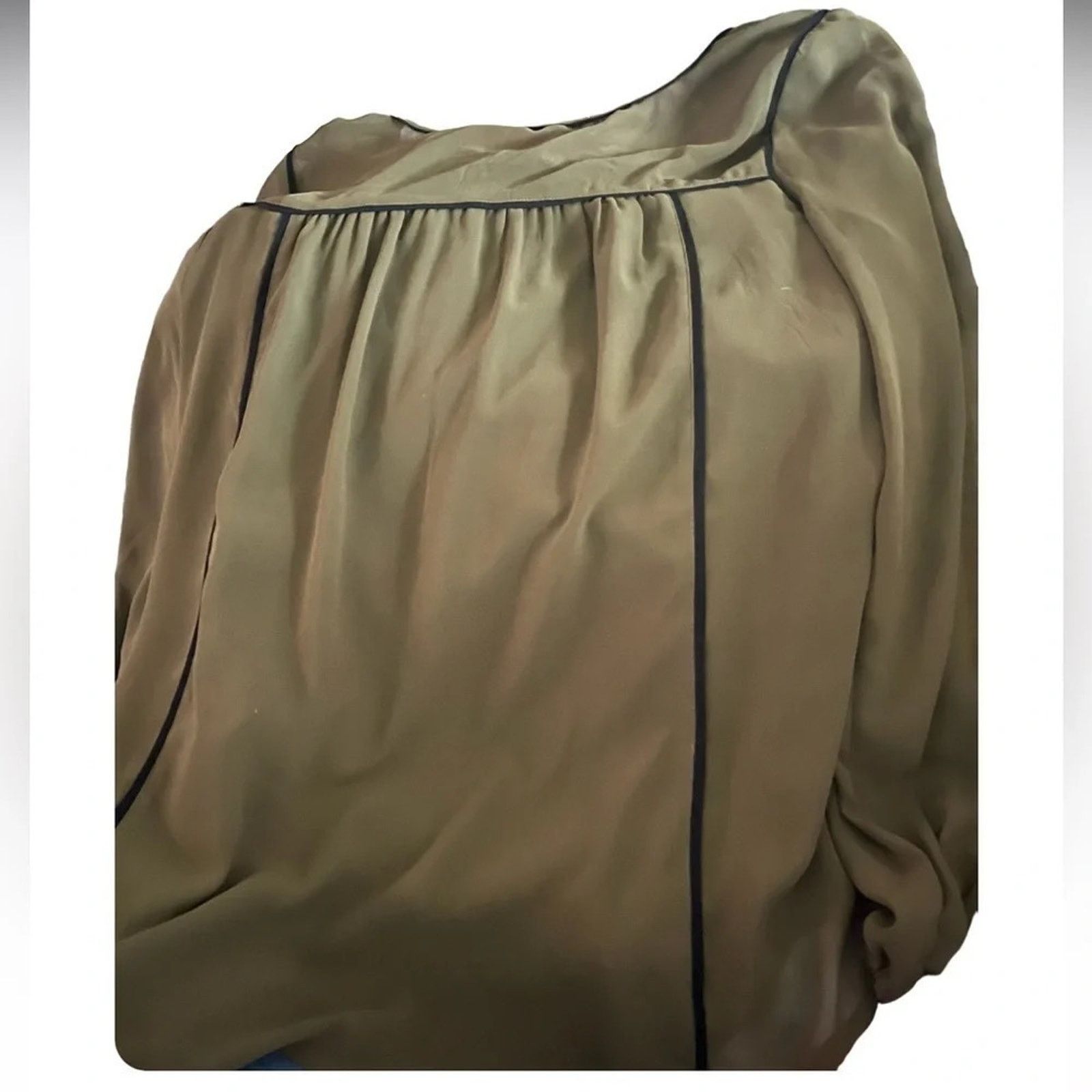 Abercrombie & Fitch Abercrombie & Fitch green balloon sleeve top, size Medium Size M / US 6-8 / IT 42-44 - 2 Thumbnail