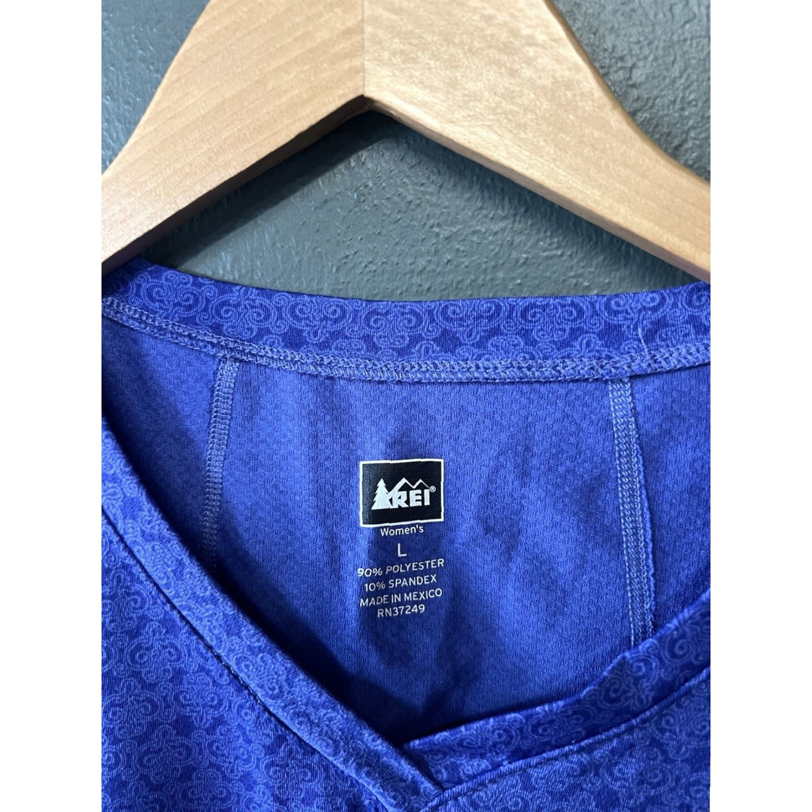 Vintage REI Shirt Women's Medium Short Sleeve V-Neck Lightweight Purple Size M / US 6-8 / IT 42-44 - 3 Thumbnail