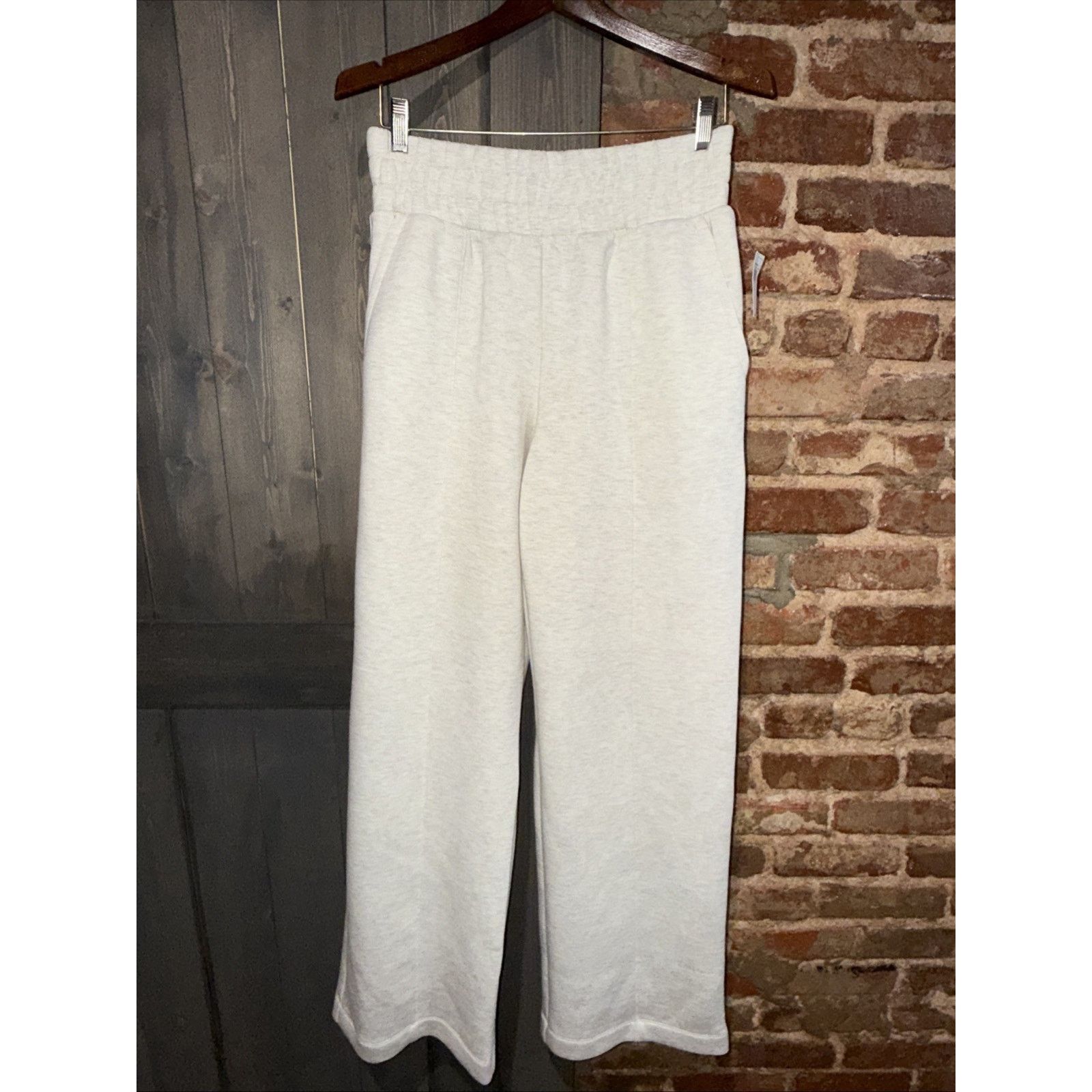 Old Navy Old Navy NWT Active Fleece High Rise WideLeg Sz M Tall Beige Size 30" / US 8 / IT 44 - 1 Thumbnail