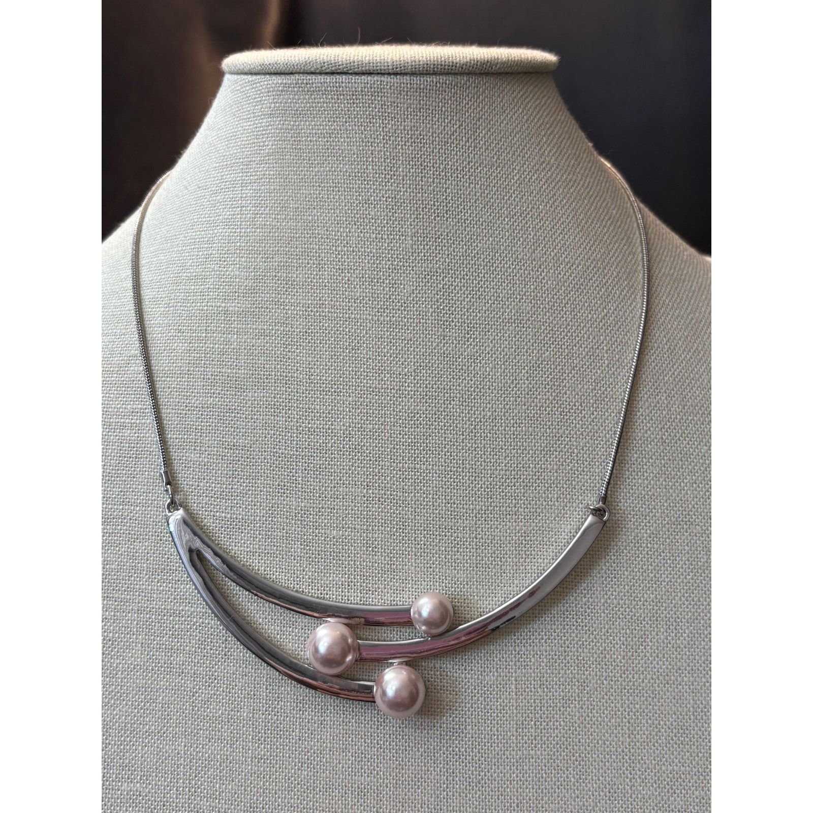 Other White House Black Market Silver Tone Pearl Collar Necklace Size ONE SIZE - 1 Thumbnail