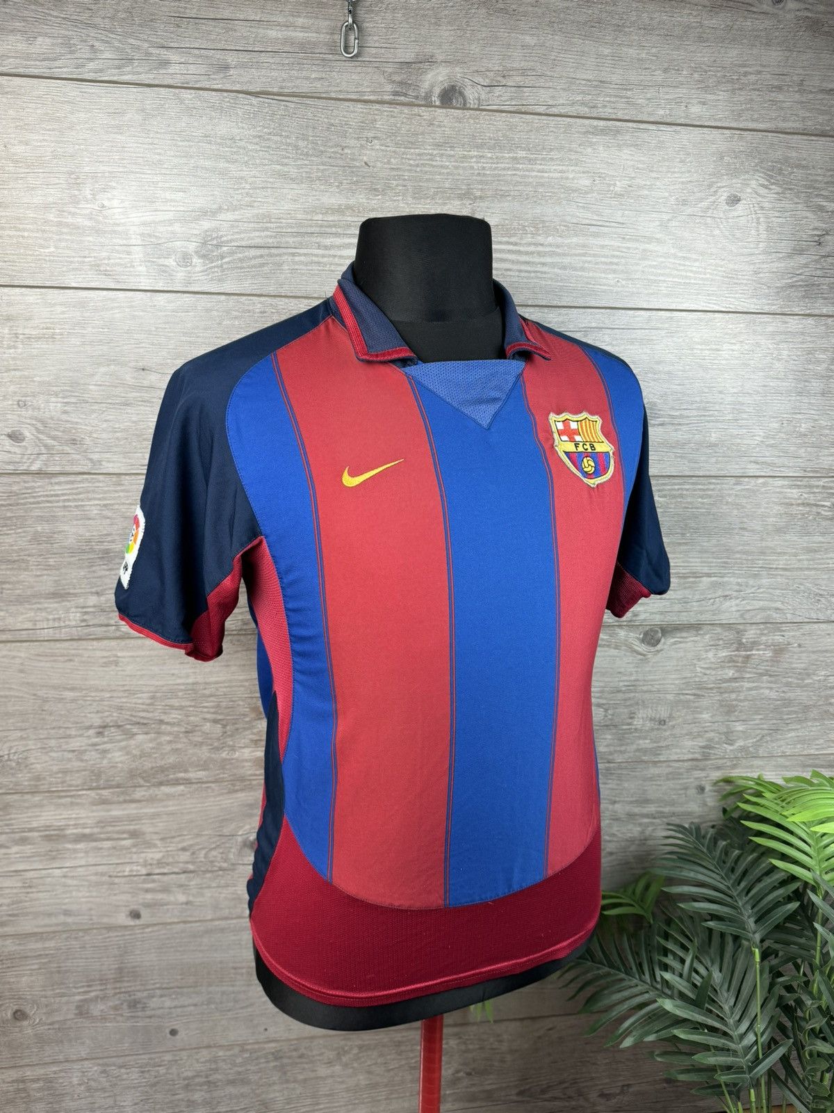 Nike Barcelona FC Nike 2003/04 Izagaren 7 Vintage Football Shirt Size US S / EU 44-46 / 1 - 1 Thumbnail