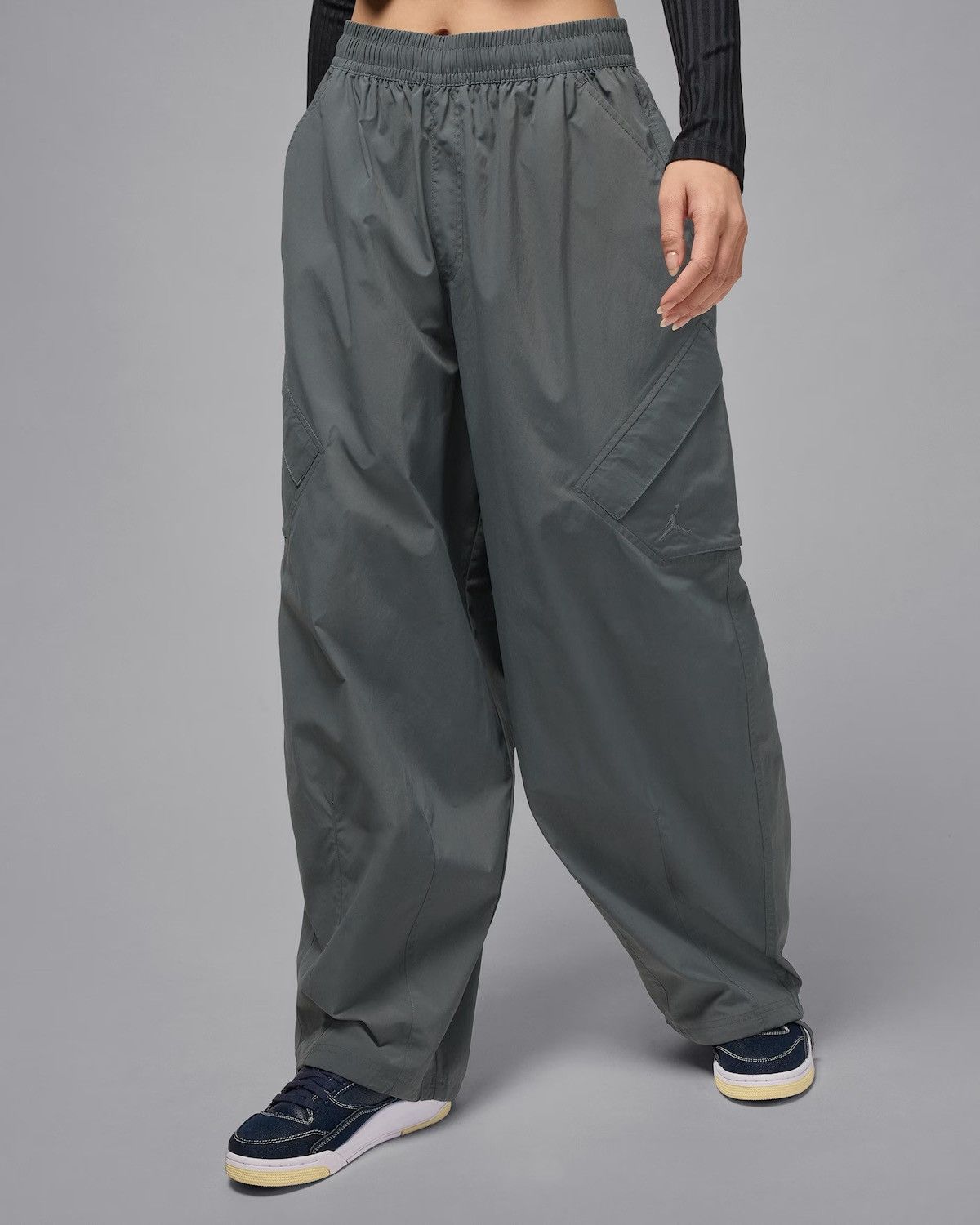 Jordan Brand Nike Jordan Pants Flight Chicago Women's Parachute Grey S Size 28" / US 6 / IT 42 - 1 Thumbnail