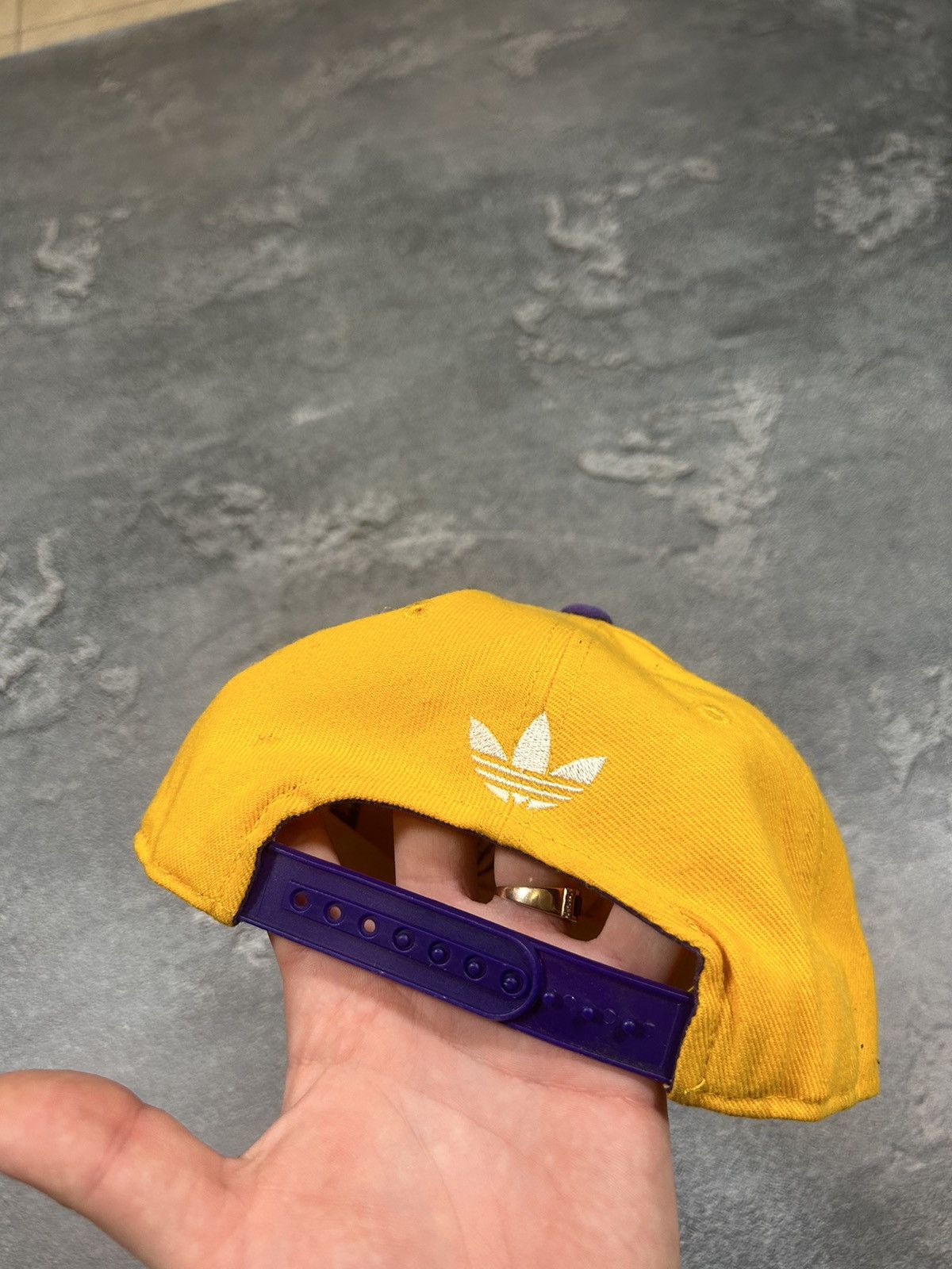 NBA × Vintage Los Angeles Lakers Vintage Adidas SnapBack Size ONE SIZE - 2 Thumbnail