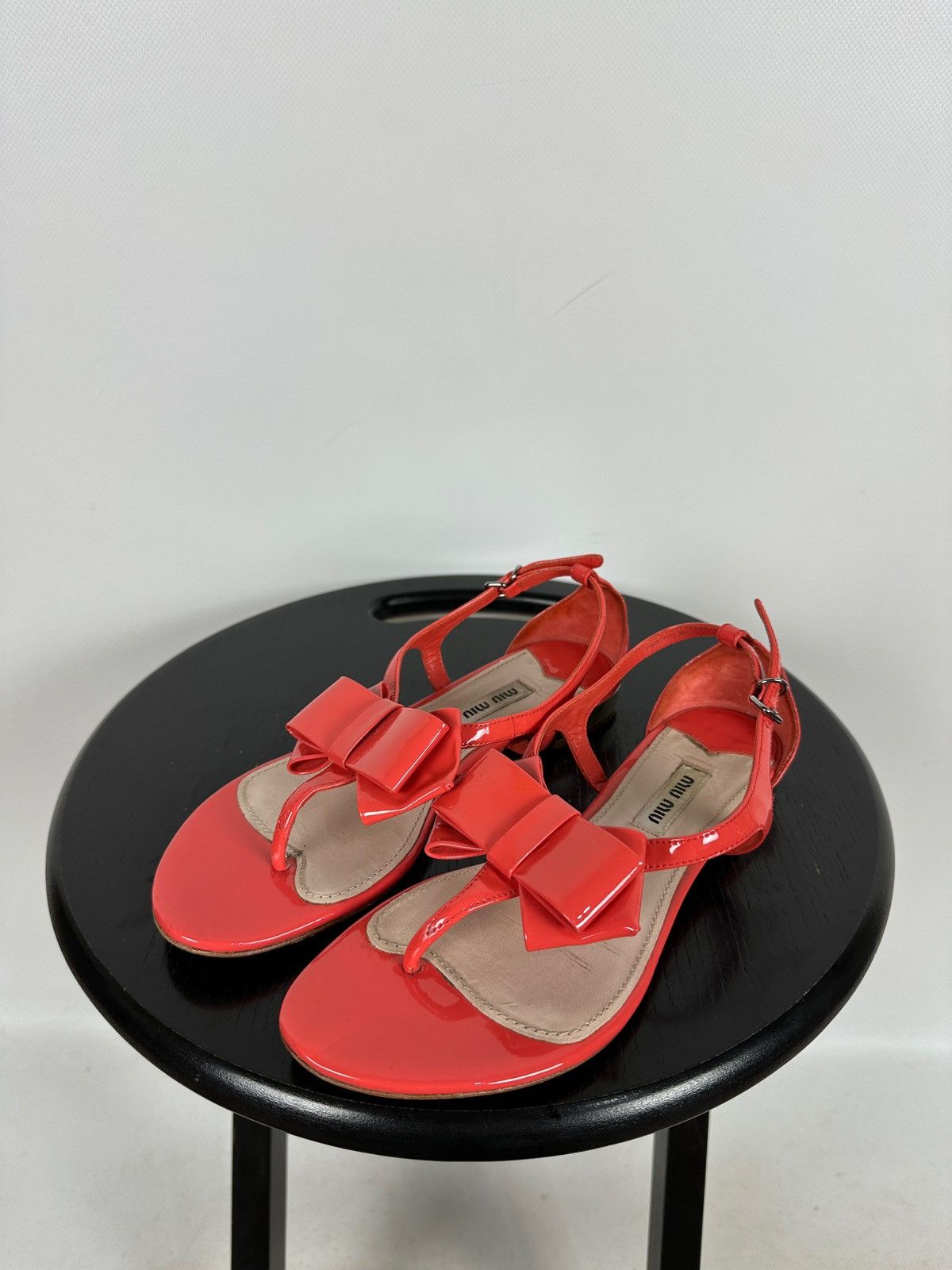 Miu Miu Miu Miu Pink Patent Leather Bow Flat Sandals Size US 6.5 / IT 36.5 - 2 Thumbnail