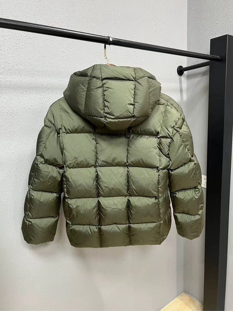 Louis Vuitton Lv Down Jacket with Hood in Green -2505 Size US S / EU 44-46 / 1 - 2 Thumbnail