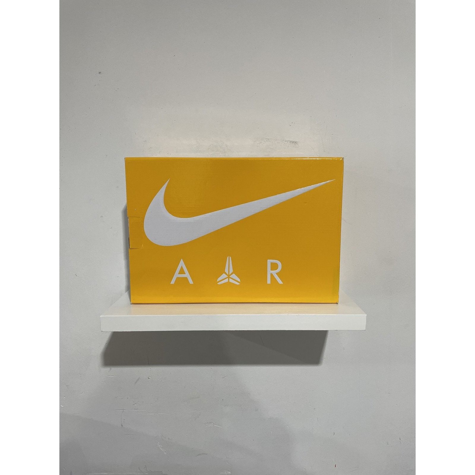 Other KOBE 5 PROTRO UNDEFEATED HALL OF FAME SIZE 9 USED Size US 9 / EU 42 - 4 Thumbnail