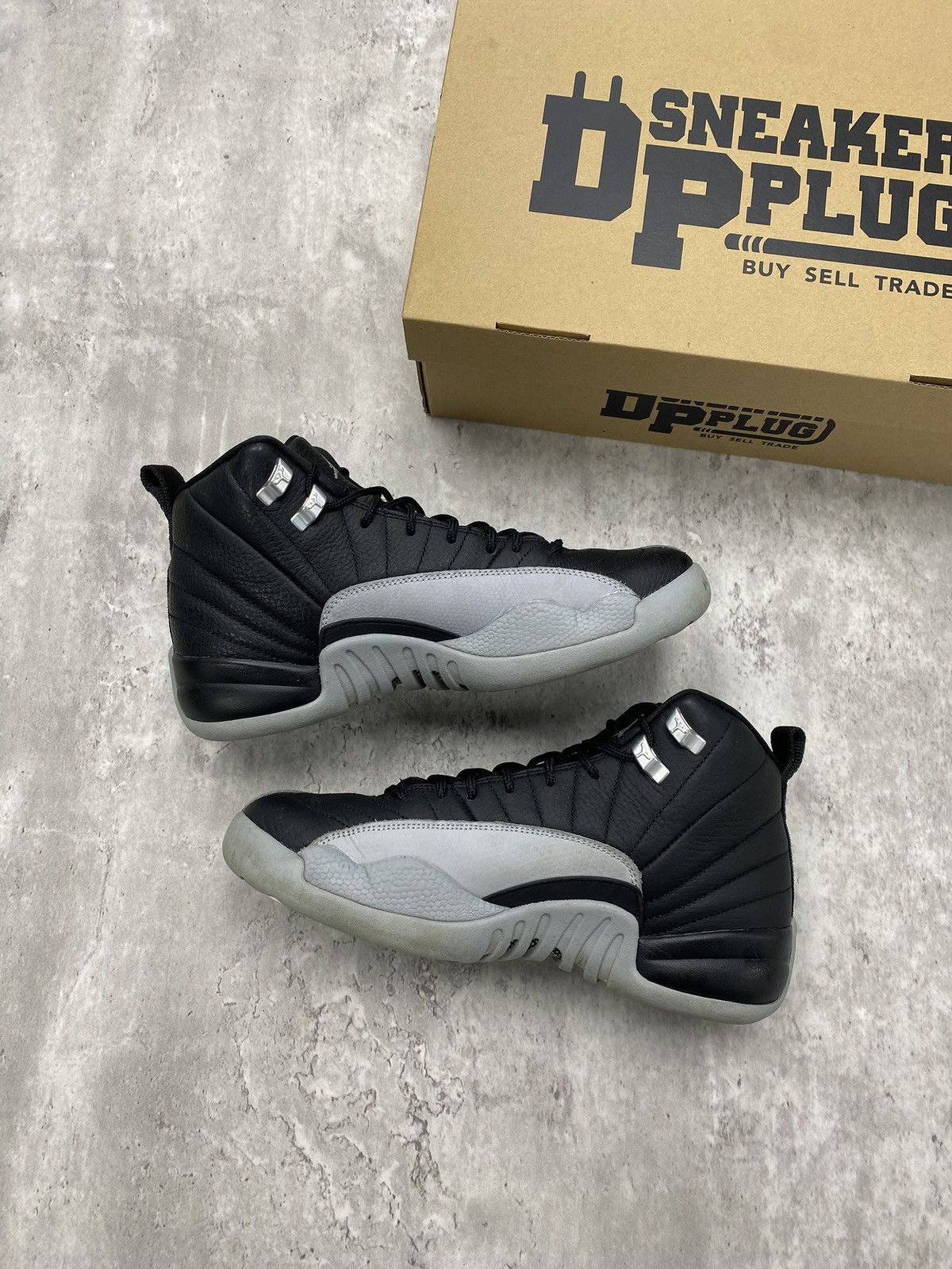 Jordan Brand Size 7Y - Jordan 12 Retro “Barons” Size US 7 / EU 40 - 2 Thumbnail