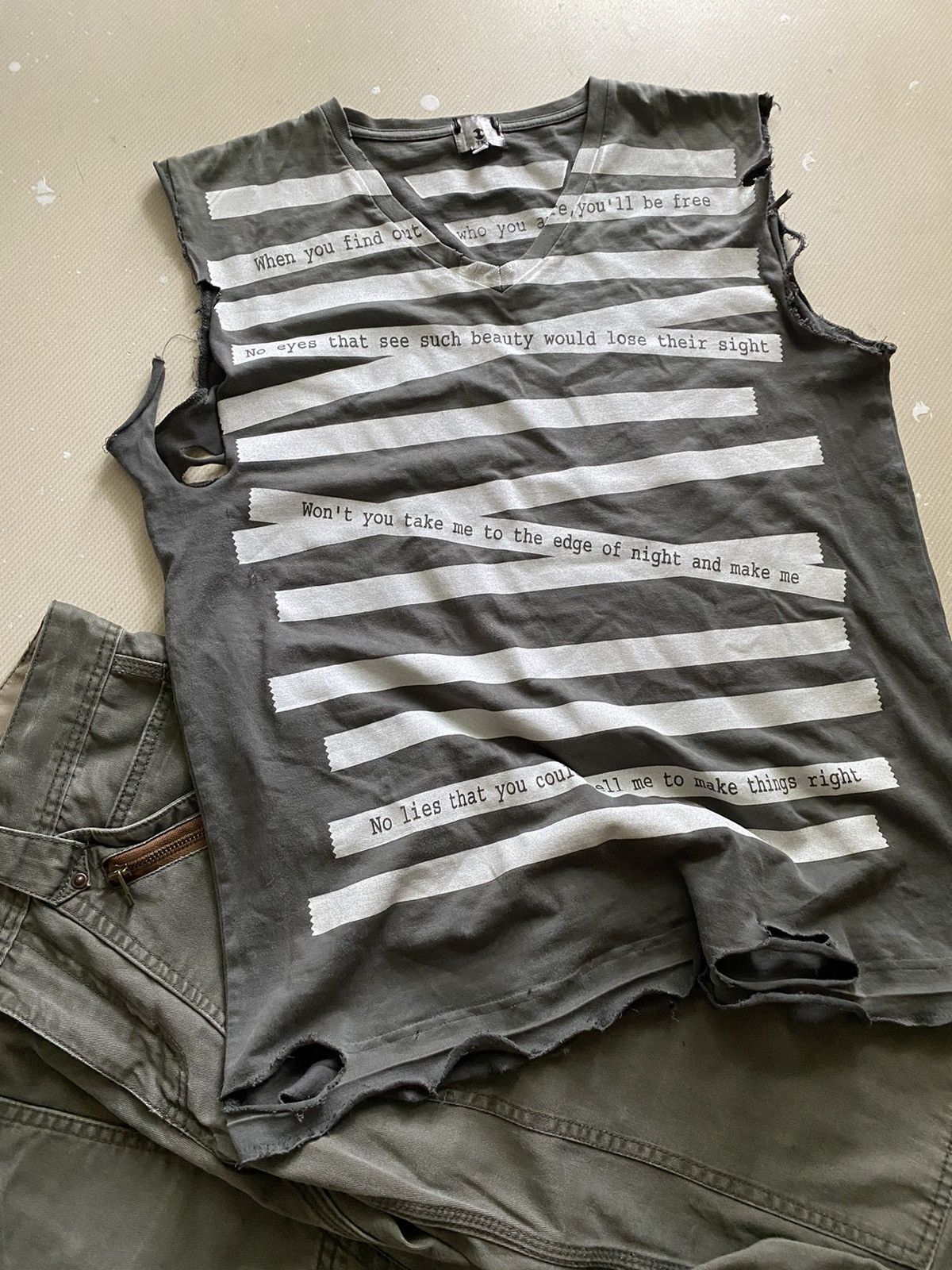 Japanese Brand Takeo Kikuchi poem distressed trashed tank top Size US L / EU 52-54 / 3 - 2 Thumbnail