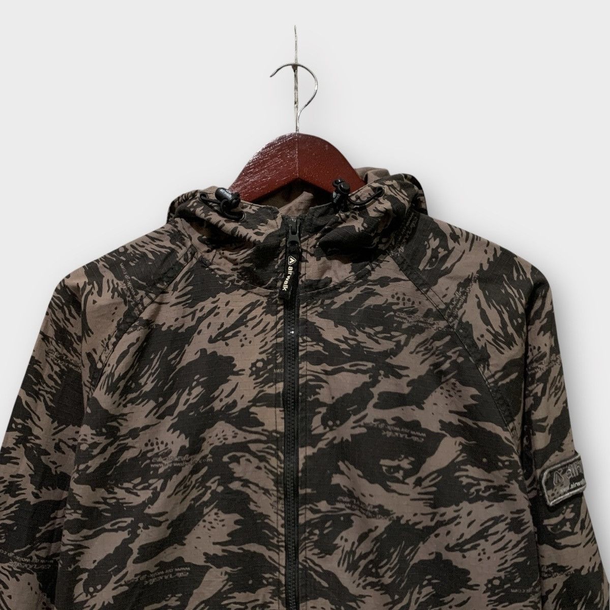 Airwalk VINTAGE AIRWALK TIGER CAMOUFLAGE COTTON HOODIE ZIPPER JACKET Size US L / EU 52-54 / 3 - 5 Thumbnail