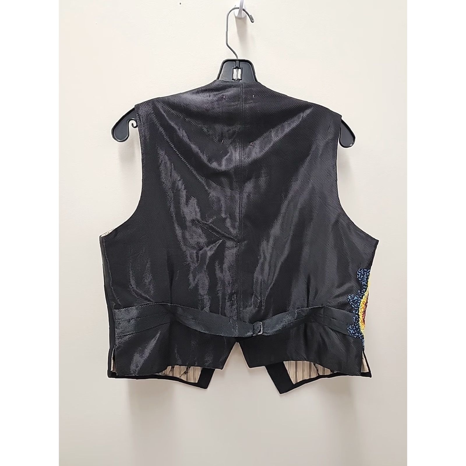 Vintage ANTONIO MARRAS Vest Mens 42 Black Sun Sequin Art N/A Chest 19.5 Length 21.5 Jun 2014 Vintage-style Size US XS / EU 42 / 0 - 6 Thumbnail