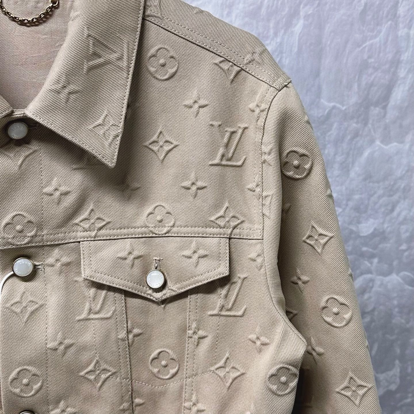 Louis Vuitton Louis Vuitton SS25 Monogram Embossed Denim Jacket Size US L / EU 52-54 / 3 - 3 Thumbnail