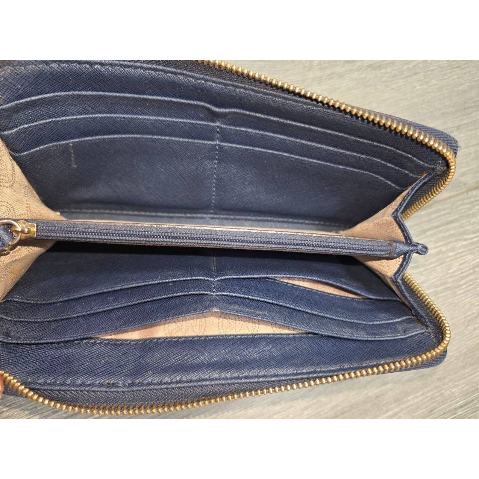 Michael Kors Michael Kors Jet Set Large Leather Navy B000475 Size ONE SIZE - 4 Thumbnail