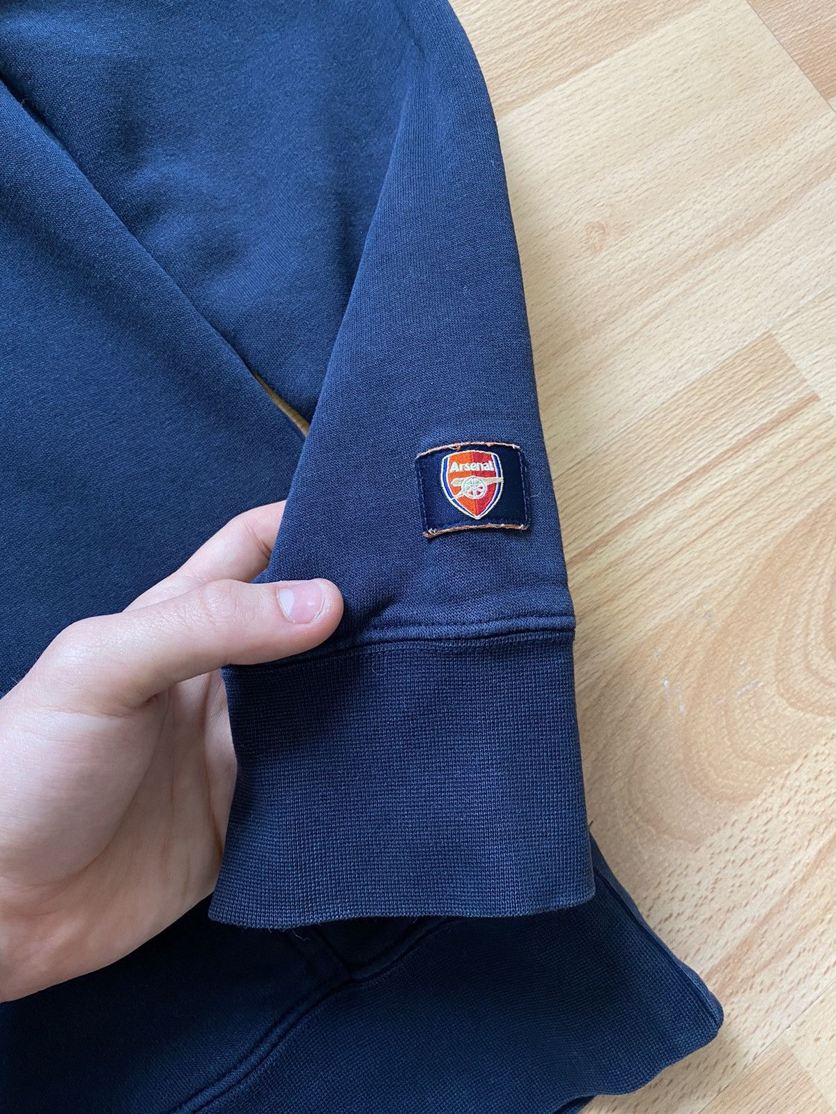 Nike Vintage Nike Arsenal soccer hoodie size L distressed Size US L / EU 52-54 / 3 - 4 Thumbnail