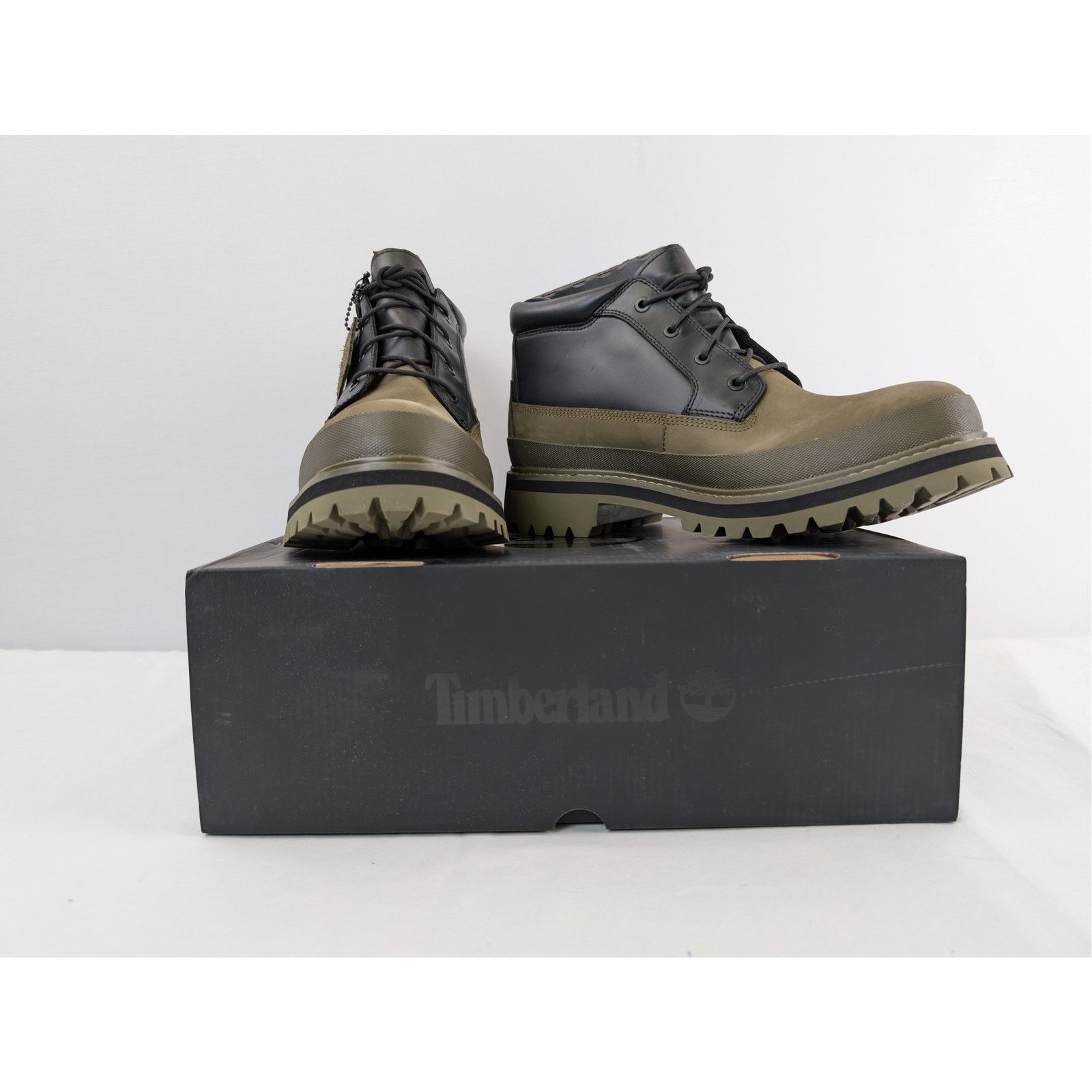 Timberland o1rshd1 Premium Mid Lace Up GTX Chukka Boots in Dark Green Size US 11 / EU 44 - 20 Thumbnail