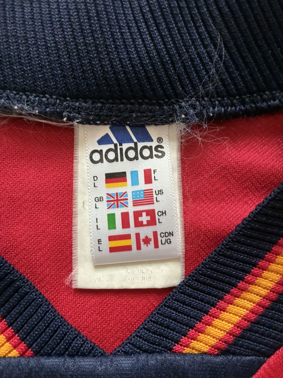 Adidas 1998 Spain Home Jersey Size US L / EU 52-54 / 3 - 3 Thumbnail