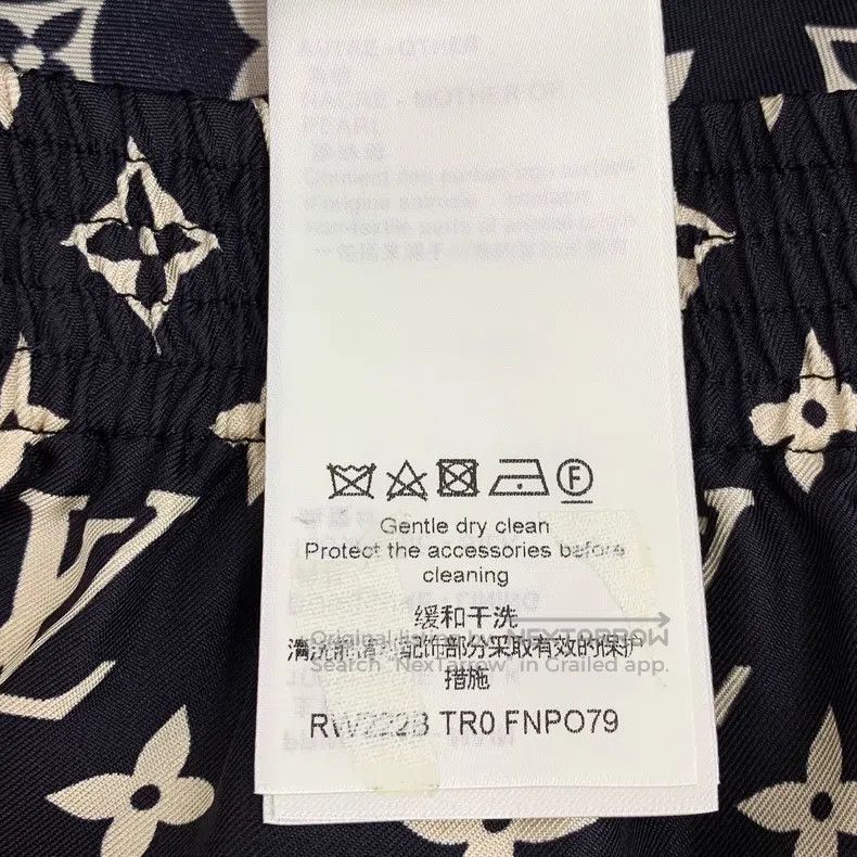 Louis Vuitton Louis Vuitton 22 black logo print full print mulberry silk Size US 40 / EU 56 - 6 Thumbnail