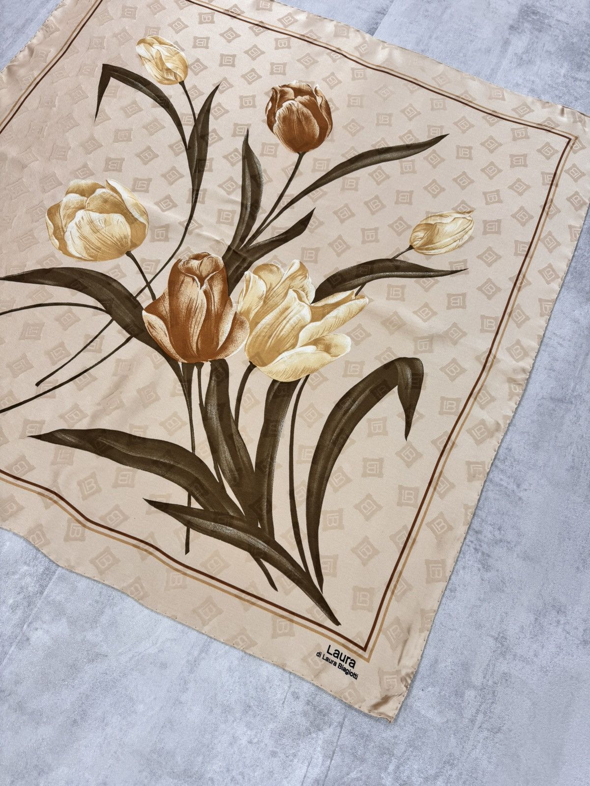 Other Vintage Laura di Laura Biagiotti Silk Scarf Floral 86x88 cm Size ONE SIZE - 3 Thumbnail