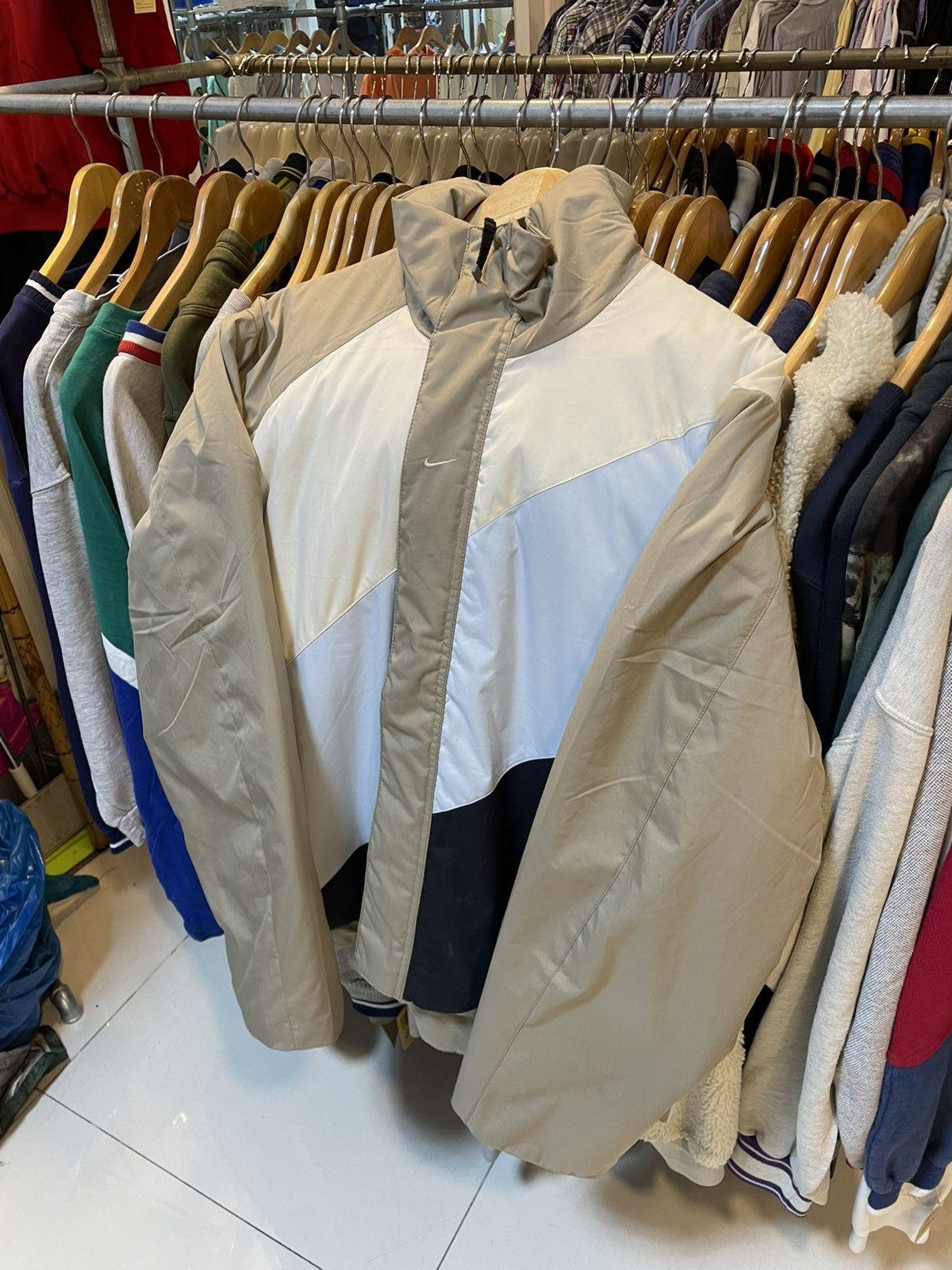 Nike Nike Center Swoosh Puffer Jacket Size US L / EU 52-54 / 3 - 1 Thumbnail