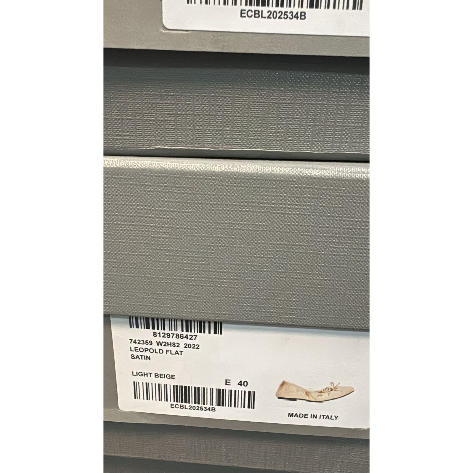 Balenciaga o1rshd1 Leopold Flat Satin Mule Shoe in Light Beige Size US 7 / EU 40 - 23 Thumbnail