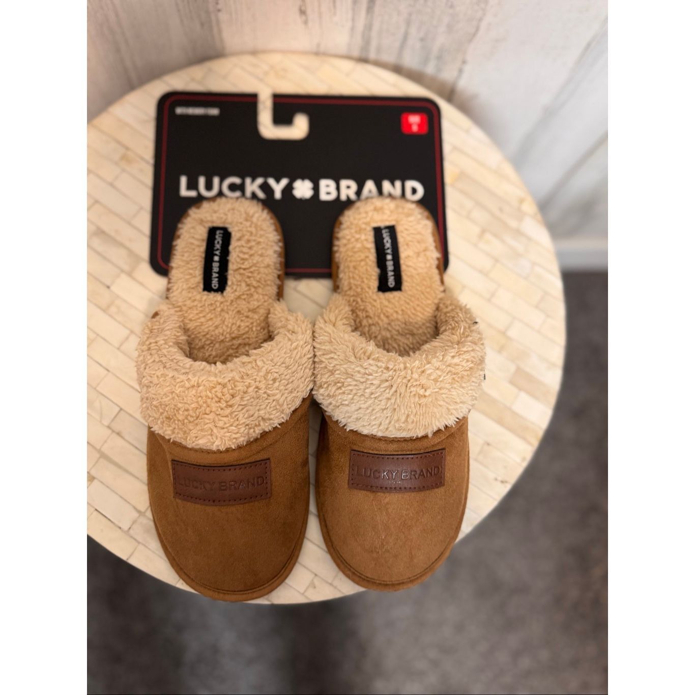 Lucky Brand Lucky Brand Women’s Tan Plush Slippers Size Small 7/8 Cozy Faux Fur Indoor House Shoes New Size US 7 / IT 37 - 1 Thumbnail