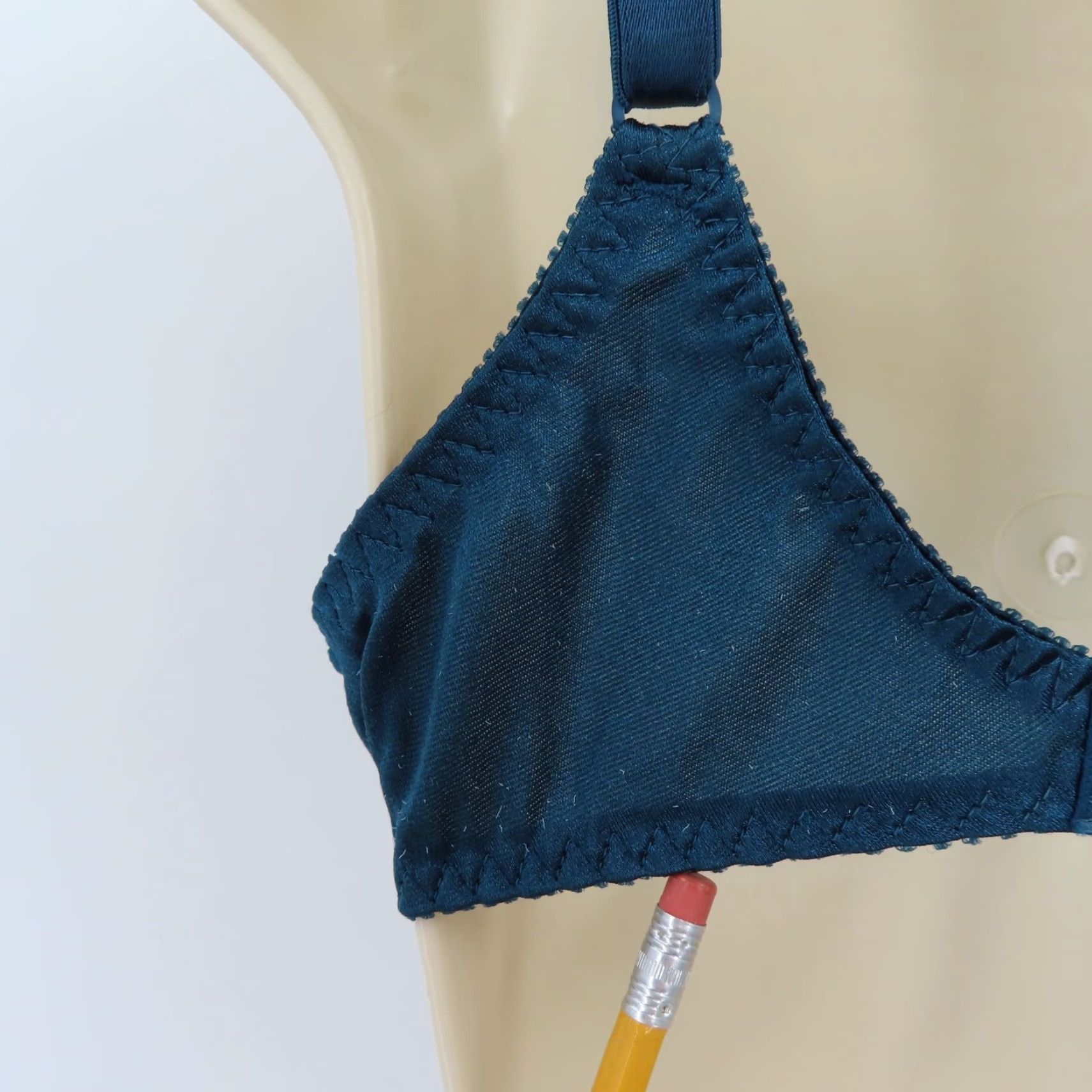 Victoria's Secret VINTAGE Victoria's Secret Bra 34C Blue Floral Underwire Gold Label T-Shirt Cup C Womens Size ONE SIZE - 7 Thumbnail