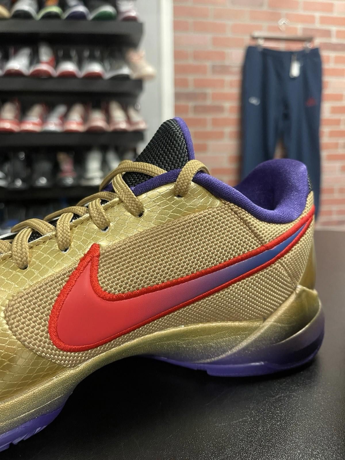 Nike Size 10.5 - Undefeated x Nike Zoom Kobe 5 Hall Of Fame Size US 10.5 / EU 43-44 - 6 Thumbnail