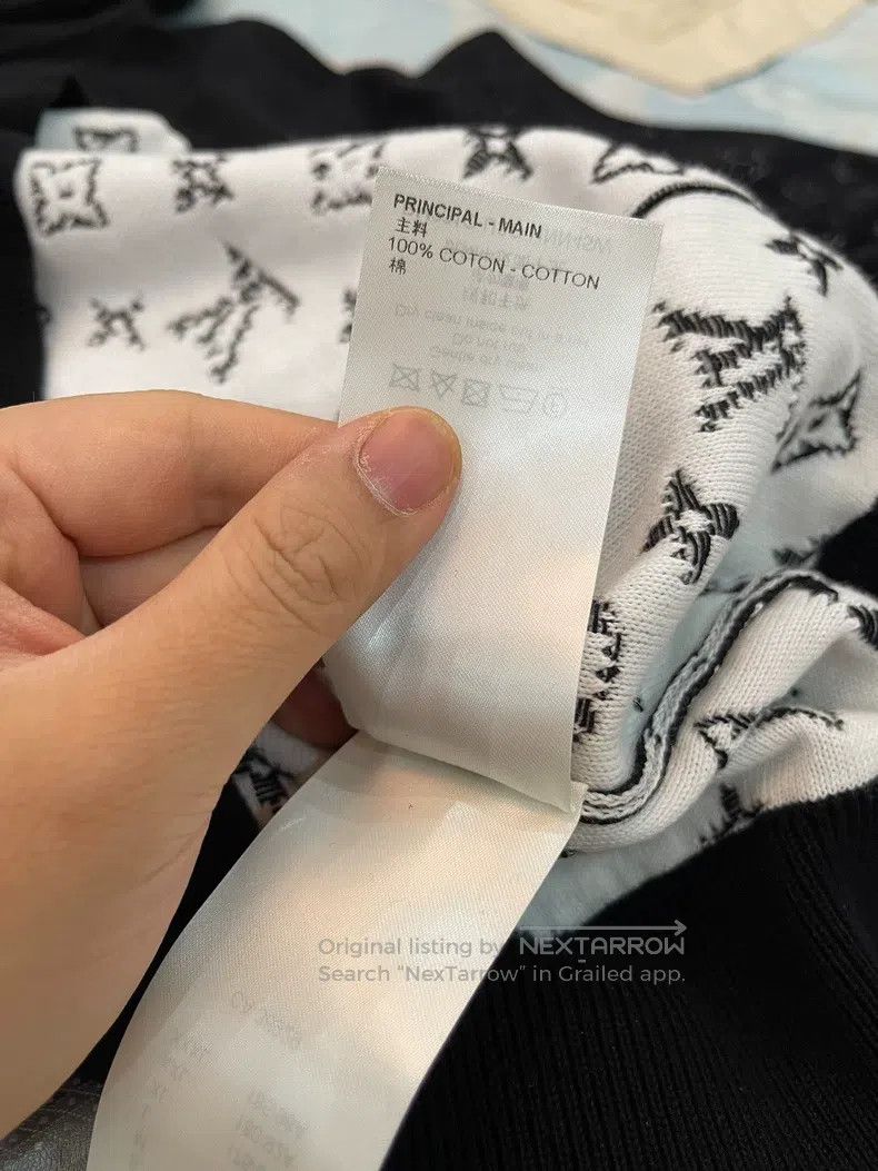 Louis Vuitton Louis Vuitton Full logo design hoodie Size US M / EU 48-50 / 2 - 5 Thumbnail