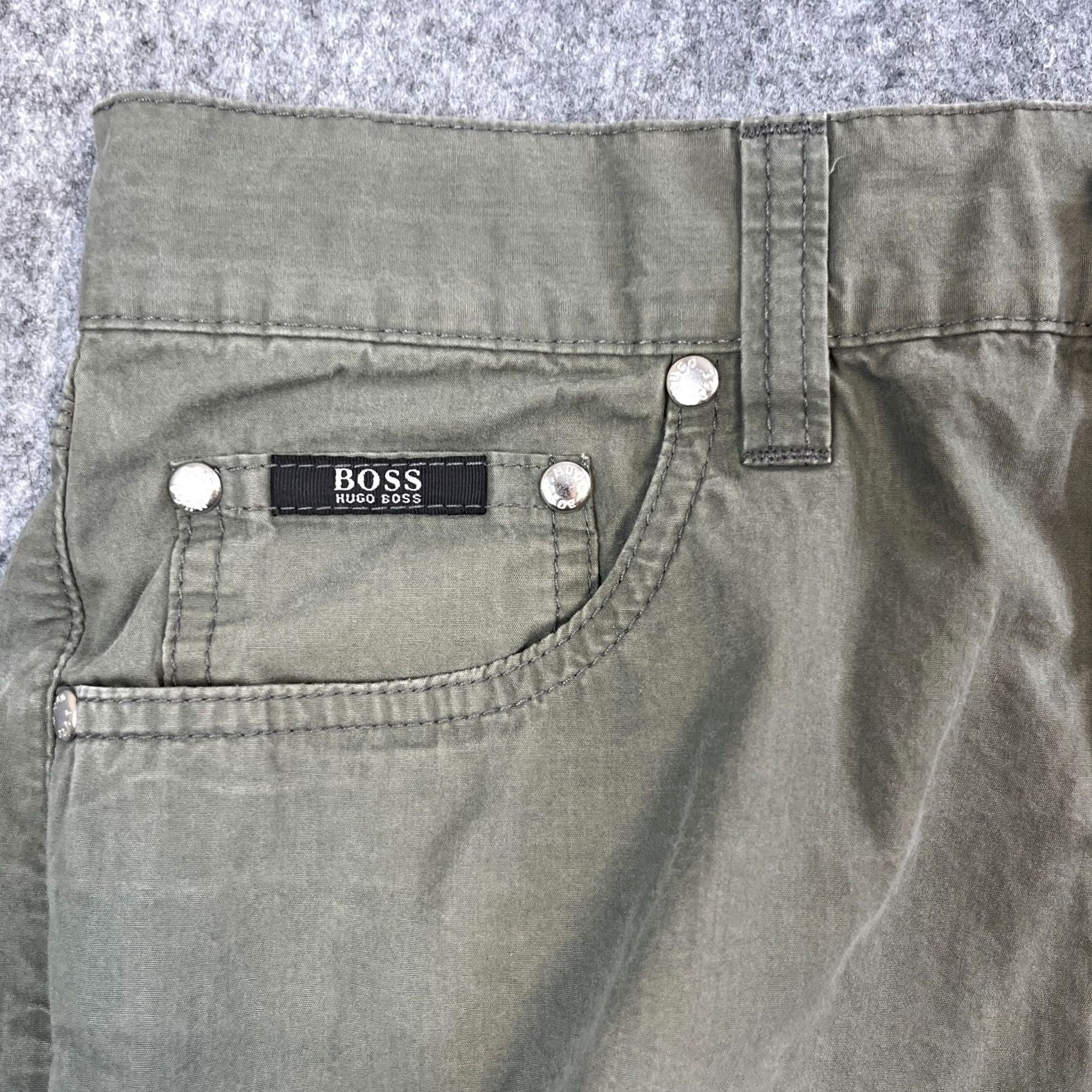 Hugo Boss Hugo Boss Chino Trousers Pants Straight 30 Regular Vintage VTG Green 5-Pocket Design Men’s Shirts? Size US 30 / EU 46 - 7 Thumbnail