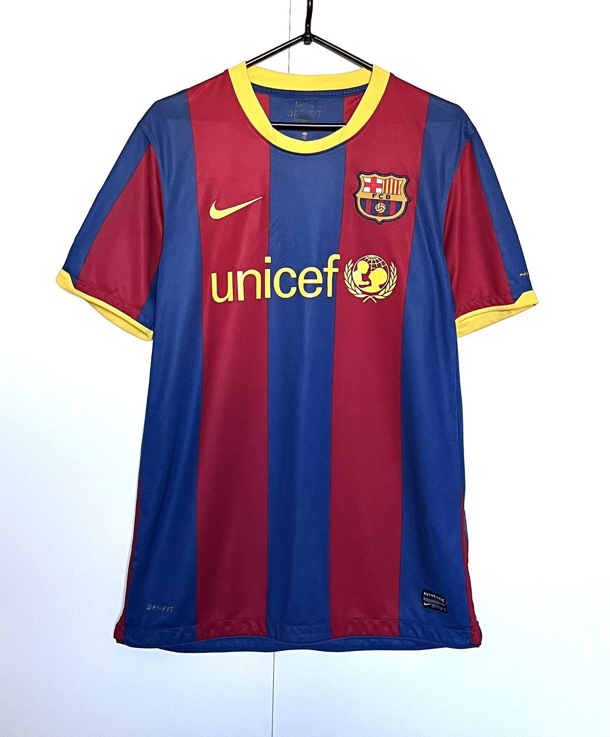 Nike Messi Barcelona 2010 2011 Home Soccer Jersey Shirt M Size US M / EU 48-50 / 2 - 1 Thumbnail