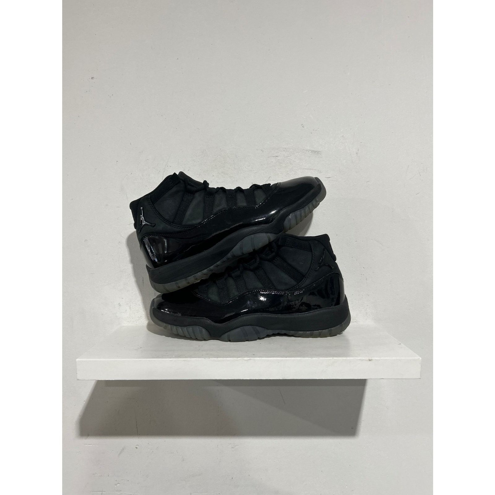 Nike JORDAN 11 RETRO 'CAP AND GOWN' SIZE 8.5 PREOWNED Size US 8.5 / EU 41-42 - 1 Thumbnail