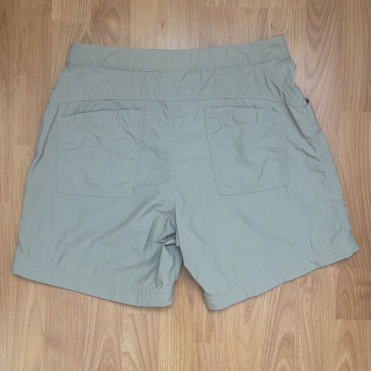 Mountain Hardwear Mountain Hardwear Outdoor Hiking Gorpcore Shorts Women’s 12 Size 34" / US 12 / IT 48 - 2 Thumbnail