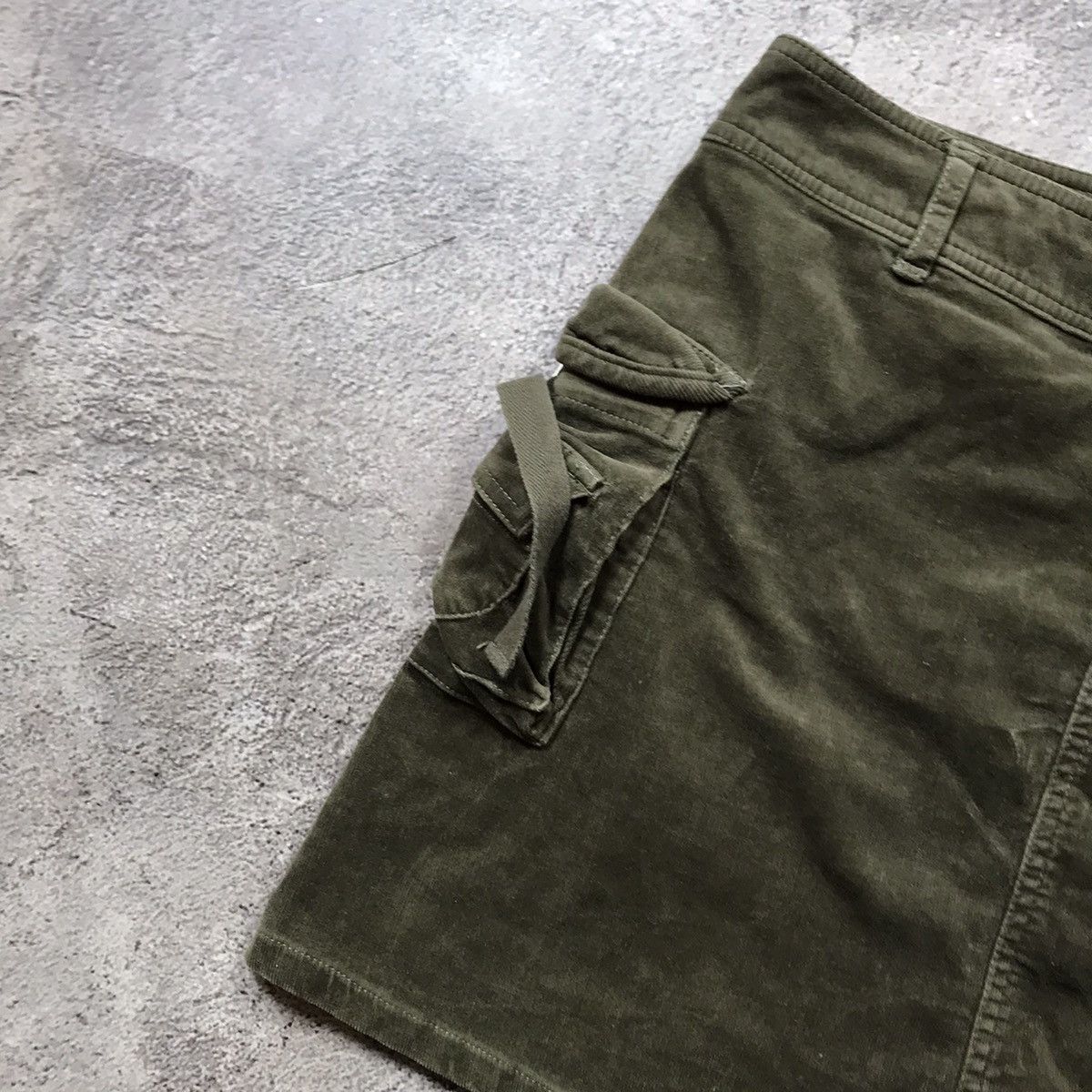 Vintage Vintage Y2K Cargo Mini Skirt Olive Streetwear Skate Baggy 30 Size 30" / US 8 / IT 44 - 2 Thumbnail