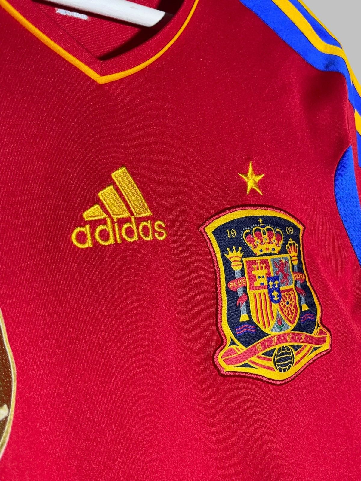 Adidas National Team Spain Adidas 2011 Home Football Shirt Size US S / EU 44-46 / 1 - 7 Thumbnail