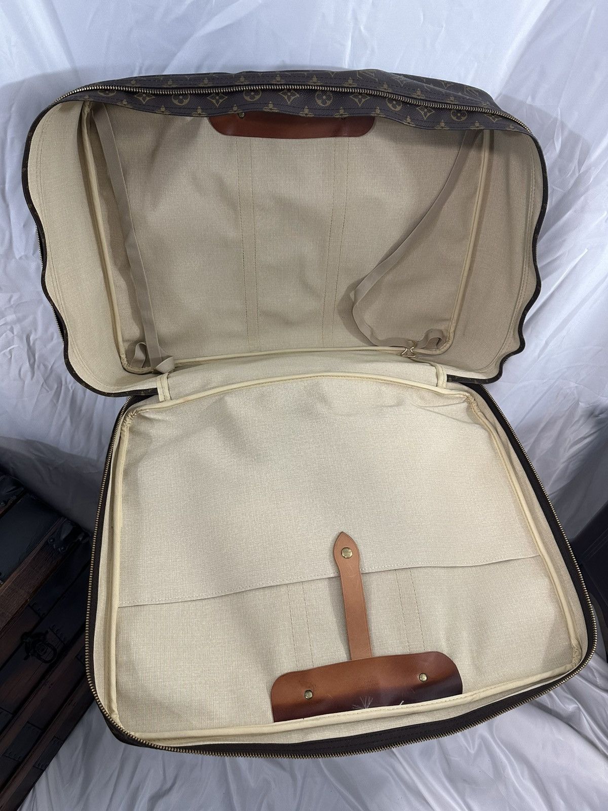 Louis Vuitton Louis Vuitton Luggage Size ONE SIZE - 13 Thumbnail