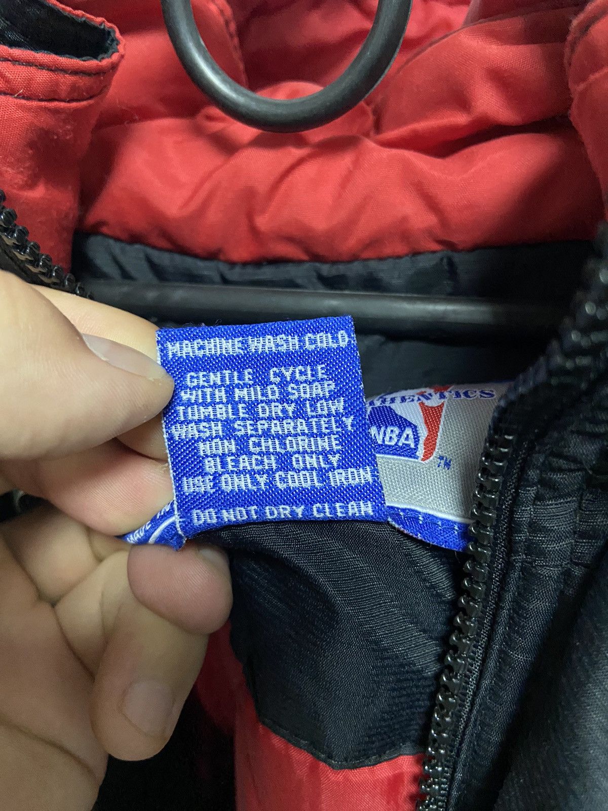 NBA × Vintage Chicago Bulls 90s Vintage Big Logo Puffer Jacket Nylon NBA Size US XL / EU 56 / 4 - 6 Thumbnail