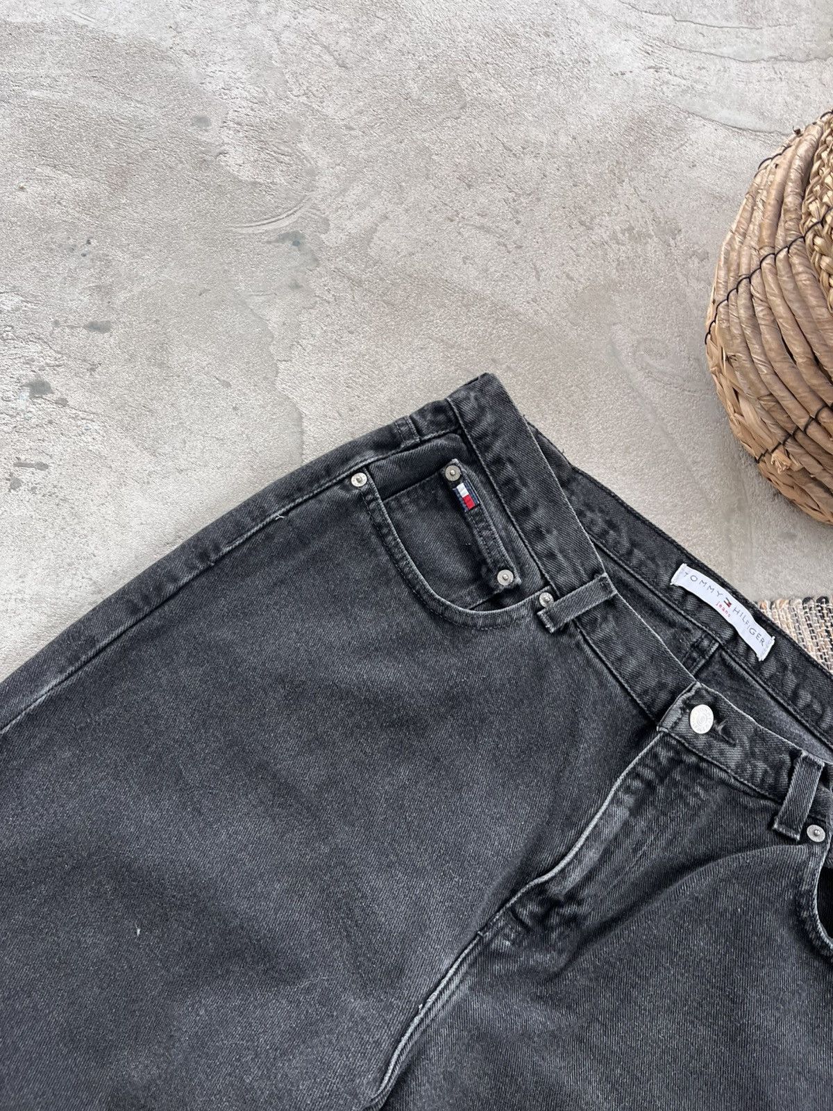 Tommy Hilfiger Vintage Tommy Hilfiger Black Grey Straight Denim Jeans Y2K Size US 34 / EU 50 - 7 Thumbnail