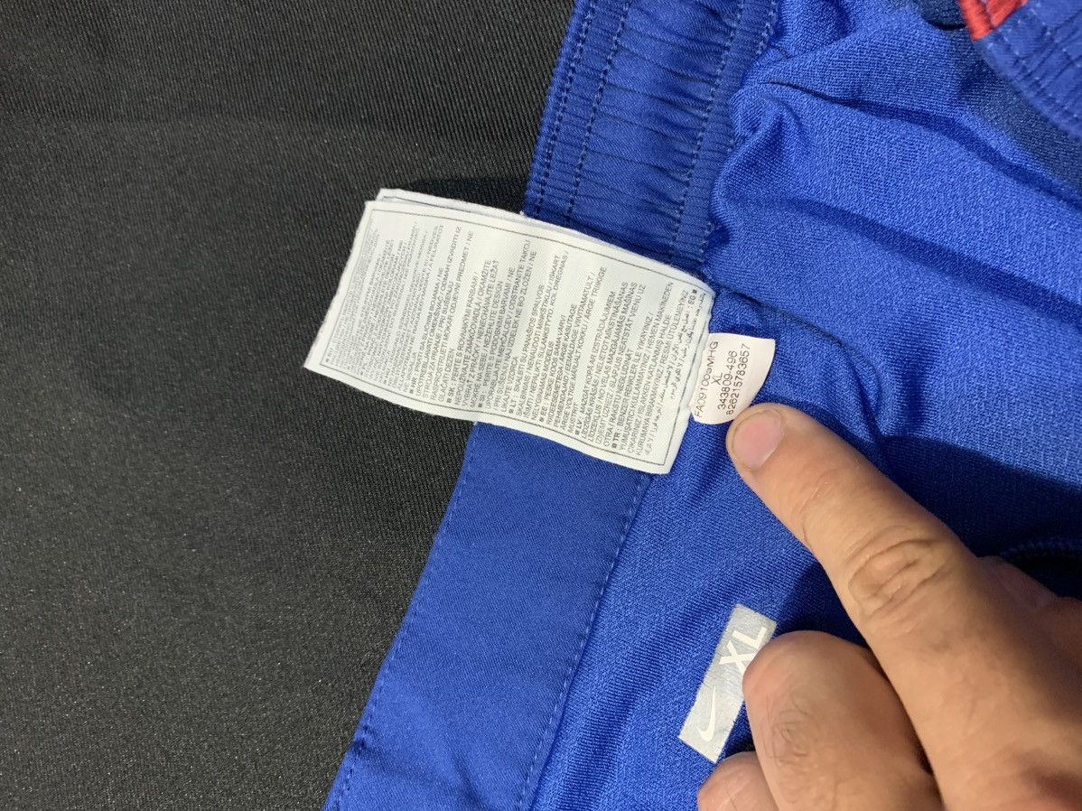 Nike Vintage Nike Barcelona shorts size Xl Size US 36 / EU 52 - 6 Thumbnail