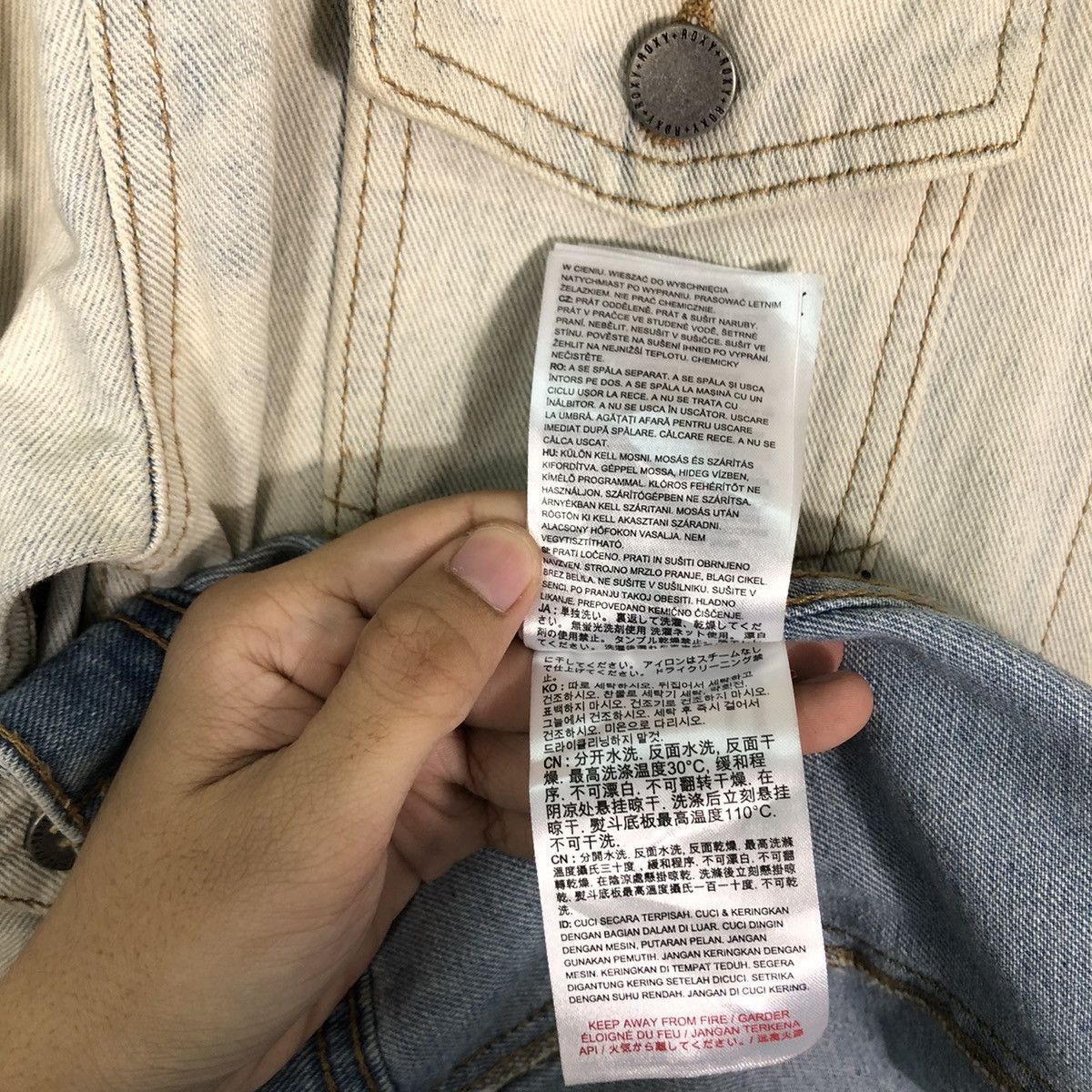 Japanese Brand 🔥Rare Acid Wash Design Denim Trucker Jacket Roxy Japan Size US S / EU 44-46 / 1 - 17 Thumbnail