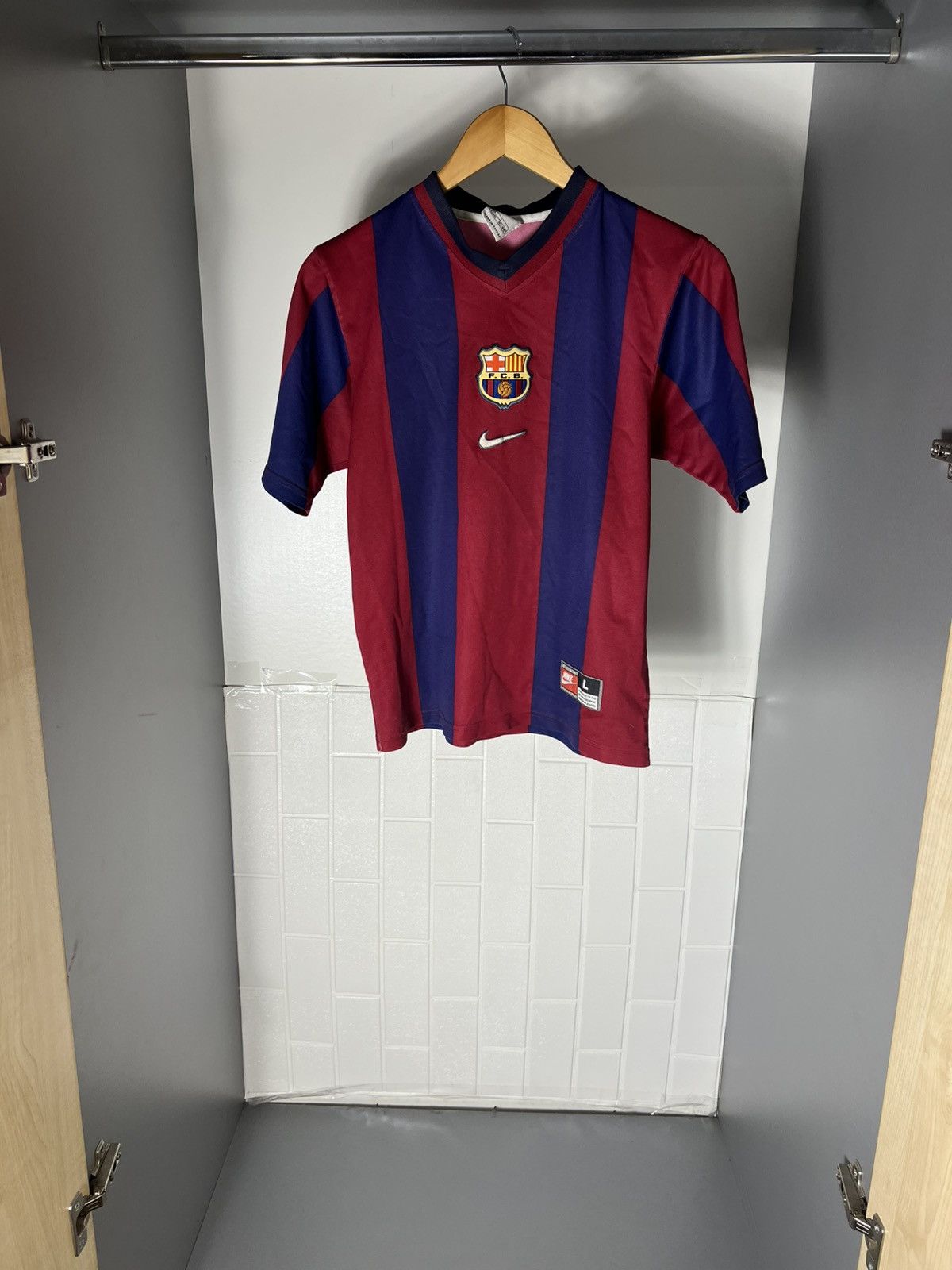 Nike VINTAGE NIKE FC BARCELONA SPAIN SOCCER JERSEY RETRO Y2K 90s Size US XS / EU 42 / 0 - 1 Thumbnail