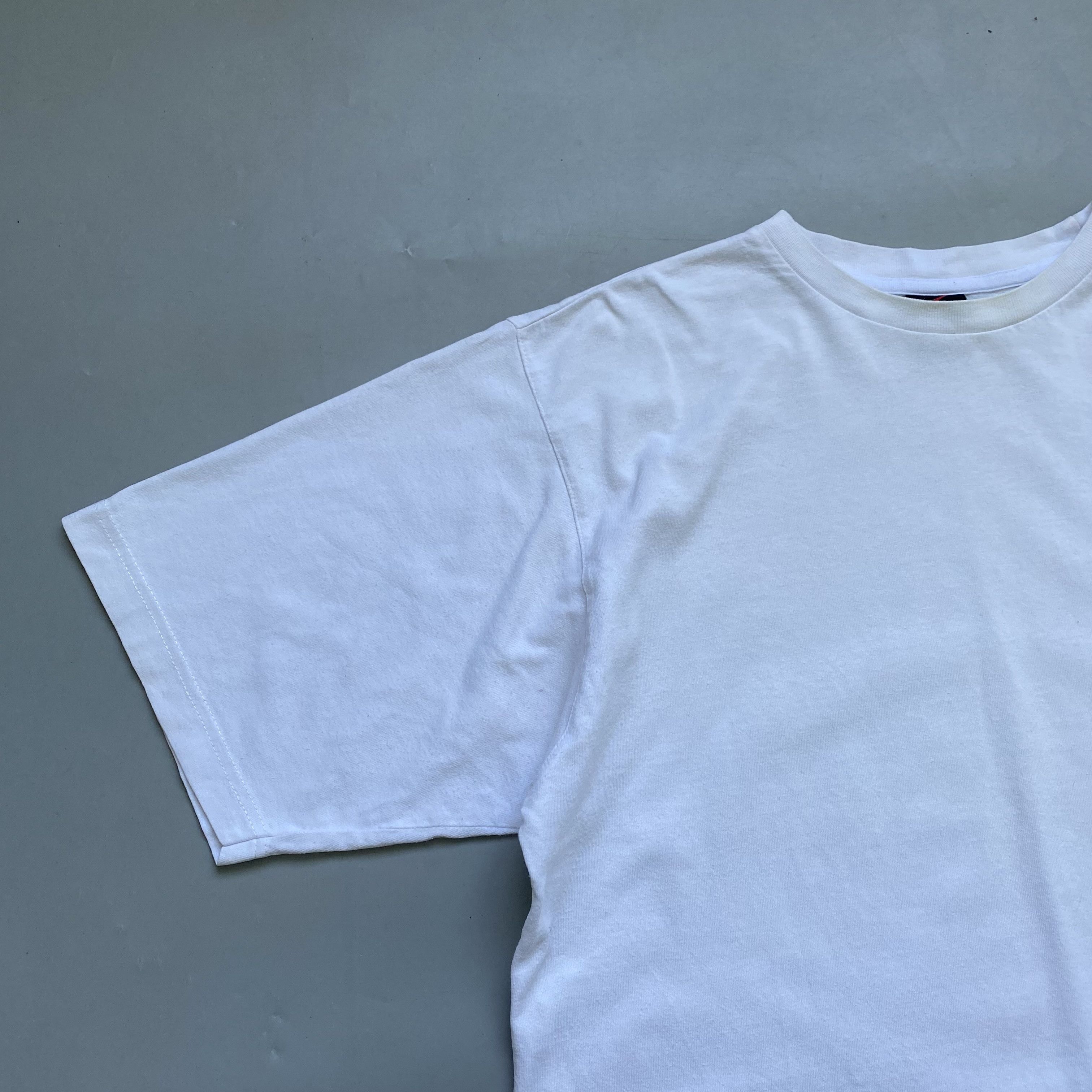 Nike ⚪️ Vintage 80s Nike Mini Swoosh logo TEE shirt Size US L / EU 52-54 / 3 - 4 Thumbnail