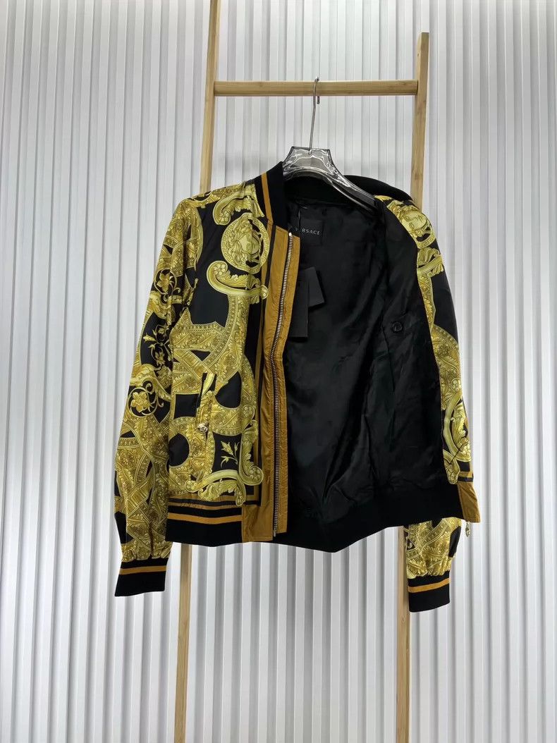 Versace Versace Black and gold Medusa jacket Size US XS / EU 42 / 0 - 3 Thumbnail