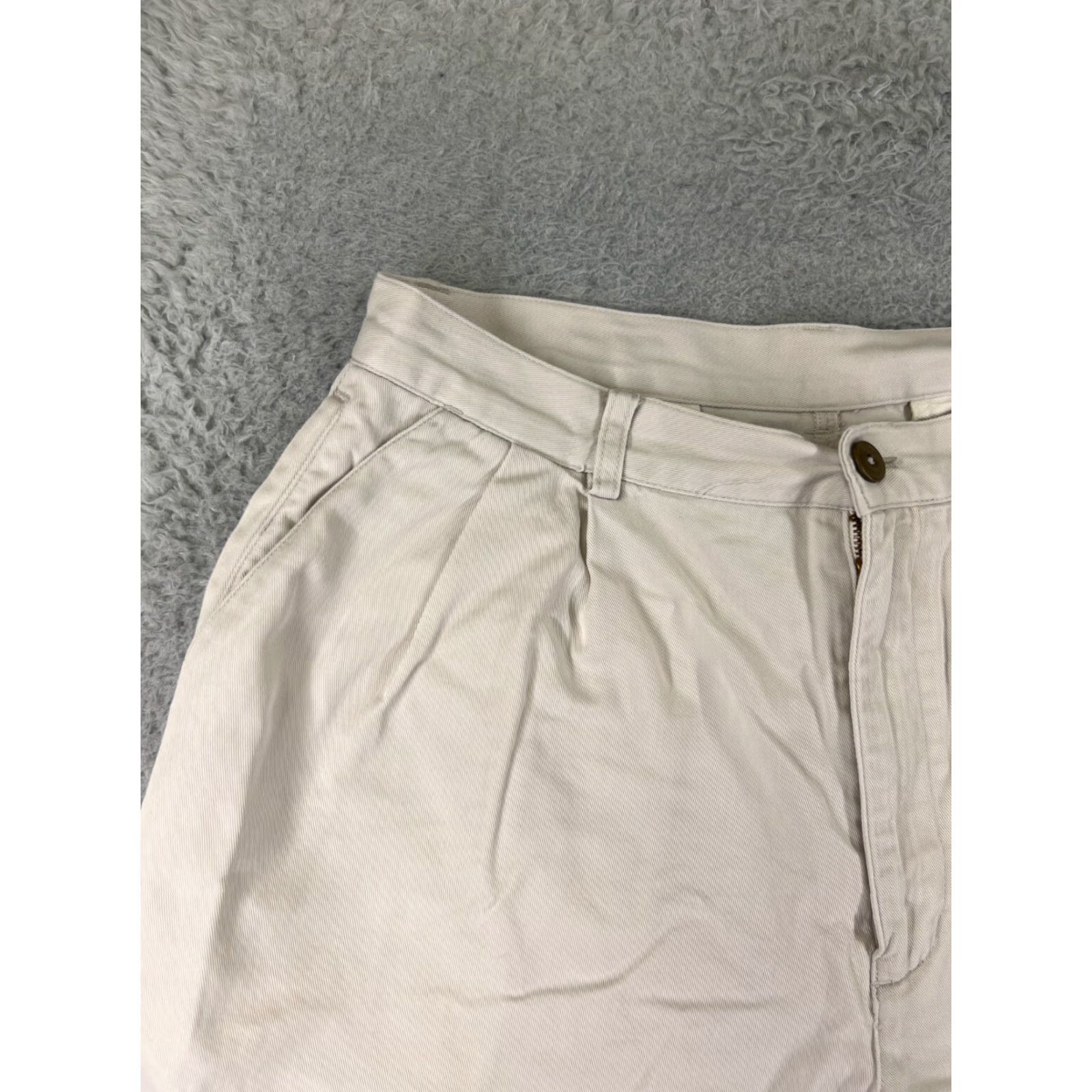 Patagonia Patagonia Shorts Womens 14 Beige Cotton Twill Pleated Golf Pockets 28x7 Bermuda Golf Womens 14 Beige Cotton Twill Pleated Pockets Size 36" / US 14 / IT 50 - 4 Thumbnail